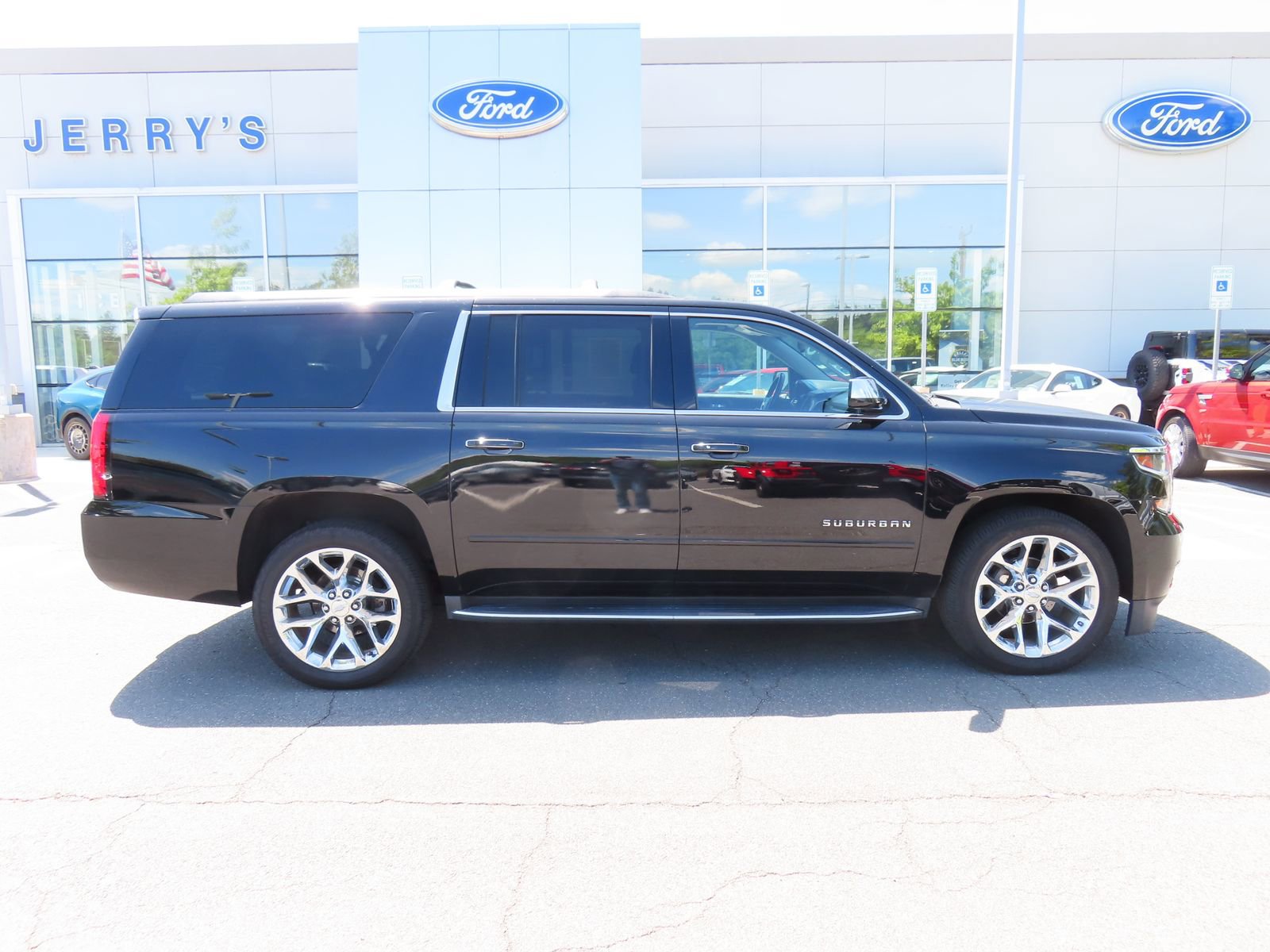 Used 2017 Chevrolet Suburban Premier AWD/4WD image 4