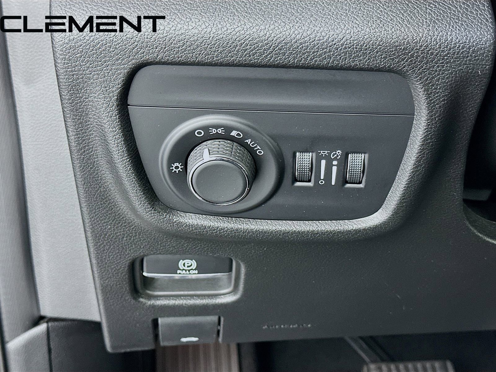 Used 2023 Jeep Grand Cherokee L Laredo AWD/4WD image 13