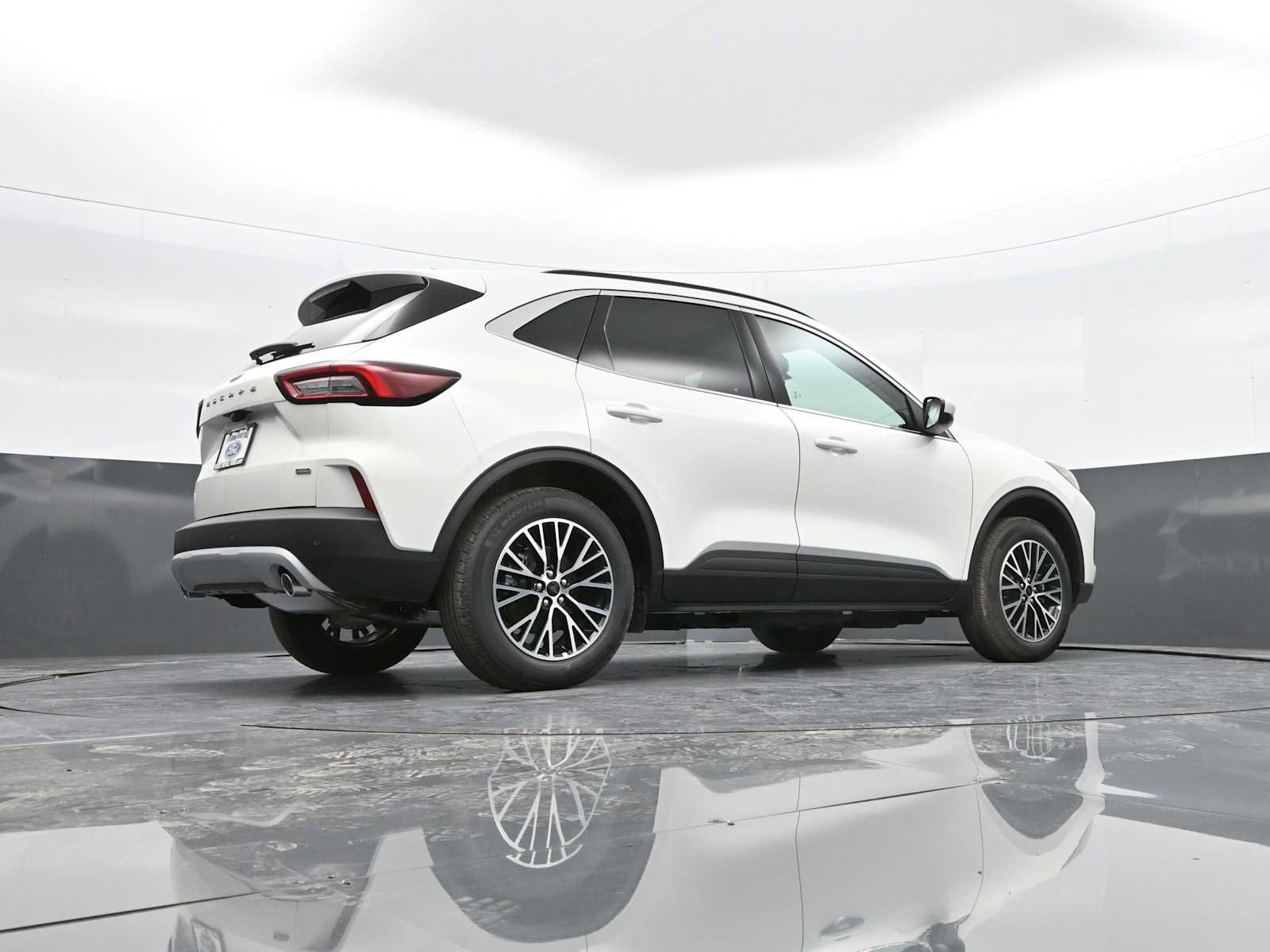 New 2025 Ford Escape SE FWD image 44