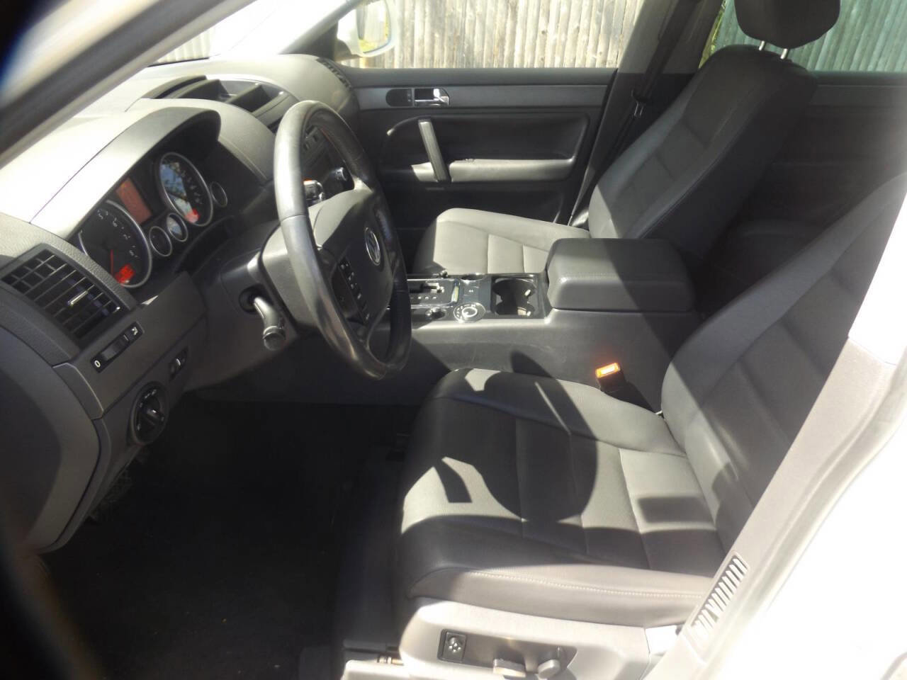 Used 2008 Volkswagen Touareg V6 AWD/4WD image 16