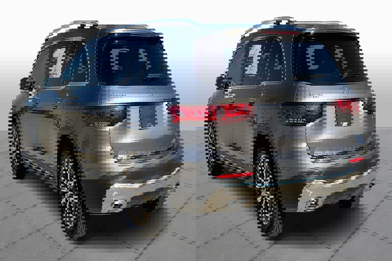 Used 2022 Mercedes-Benz GLB 250 4MATIC image 11