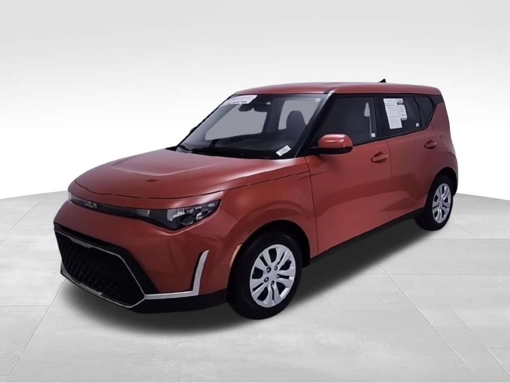 Used 2025 Kia Soul LX FWD image 5