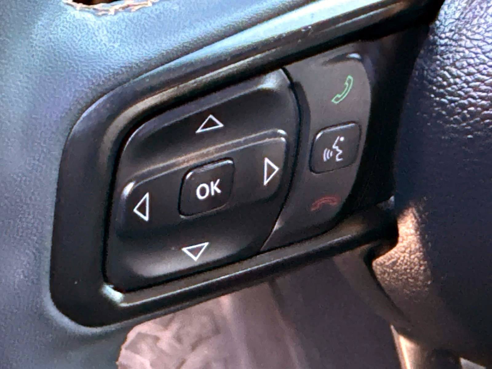 Used 2024 Jeep Wrangler Unlimited w/ Convenience Group AWD/4WD image 11