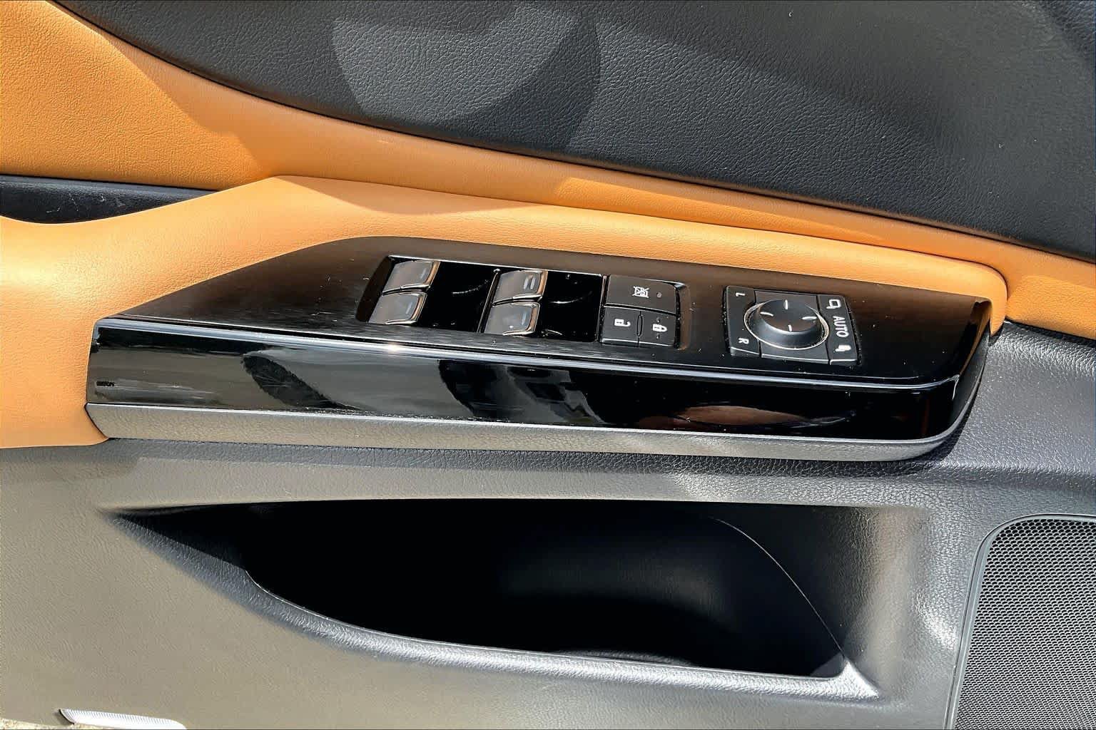 Used 2023 Lexus ES 350 w/ Premium Package FWD image 33