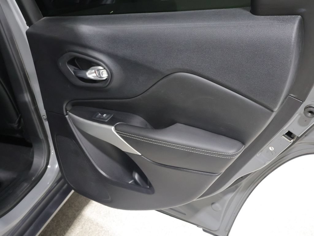 Certified 2022 Jeep Cherokee Latitude AWD/4WD image 22