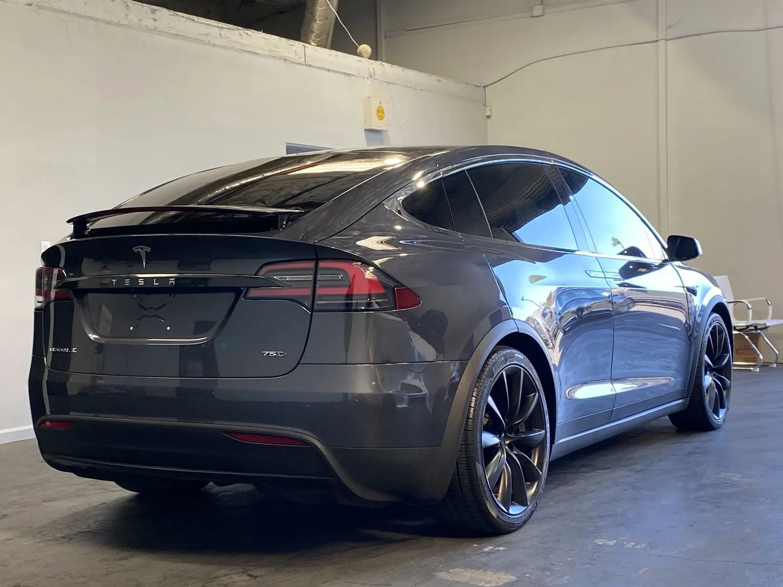Used 2017 Tesla Model X 75D AWD/4WD image 4