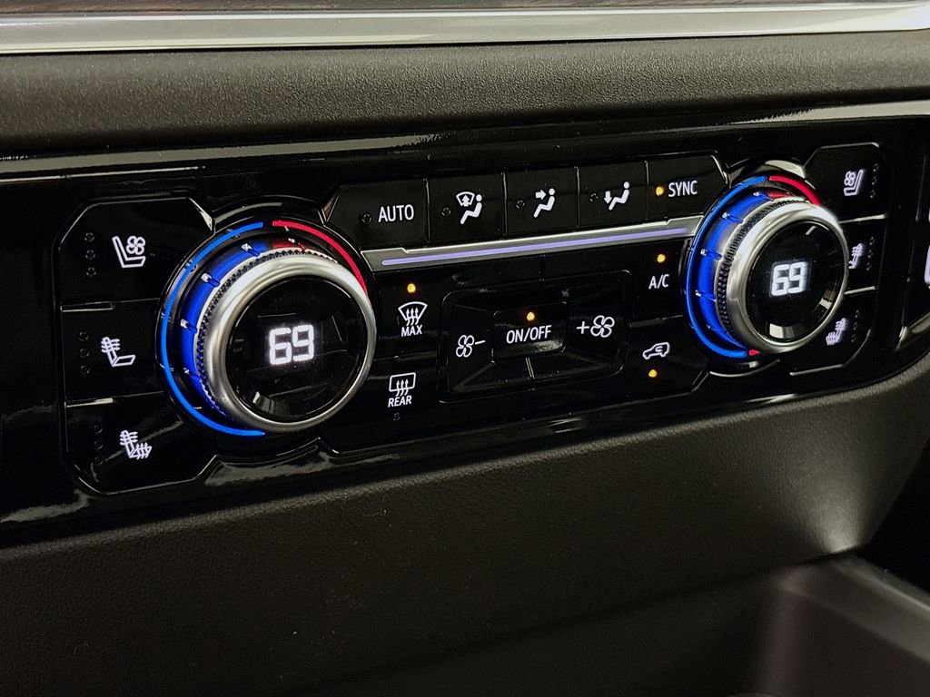 New 2025 GMC Sierra 3500 SLT w/ SLT Convenience Package image 16