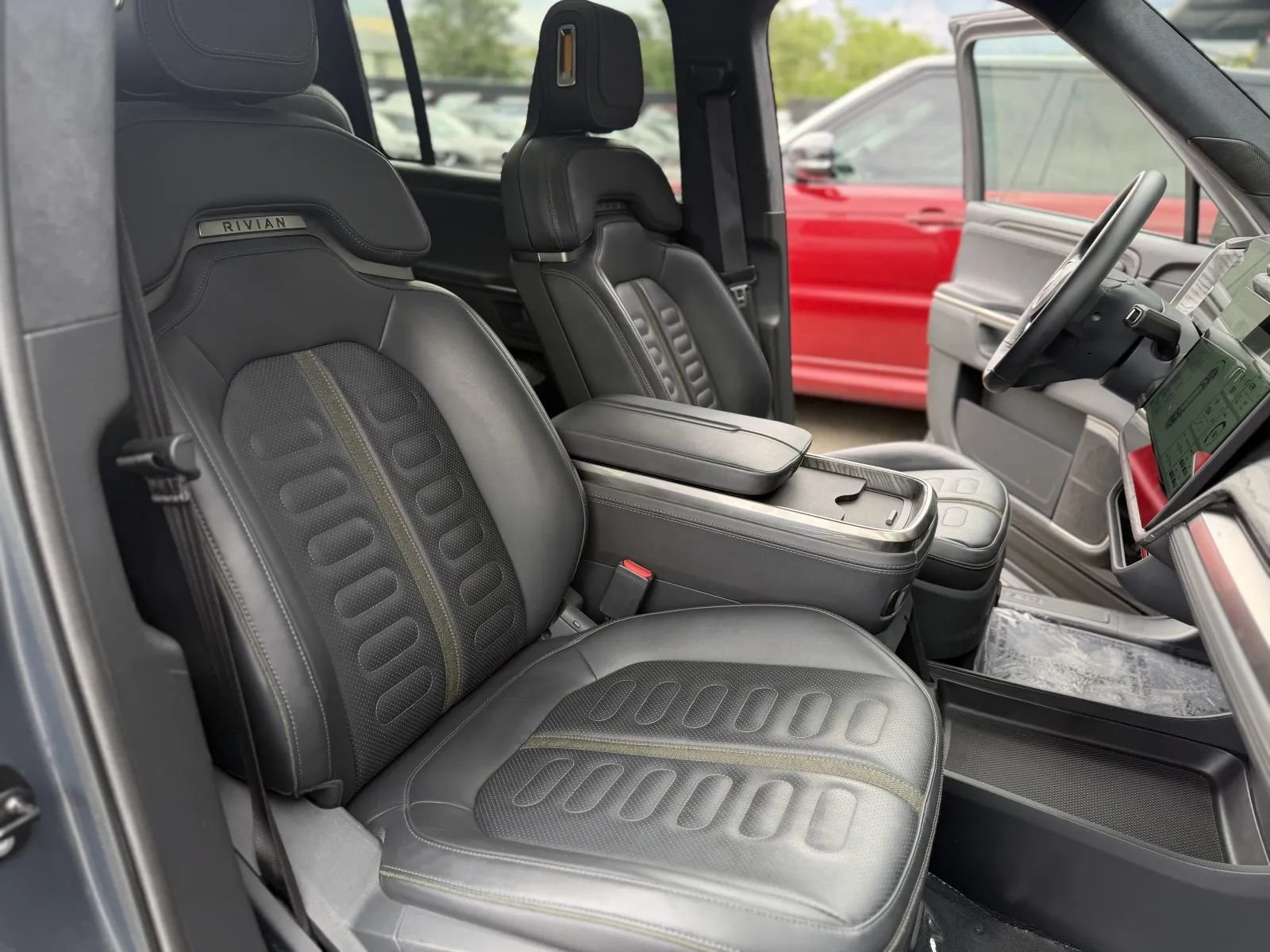 Used 2022 Rivian R1S Launch Edition Quad AWD/4WD image 22