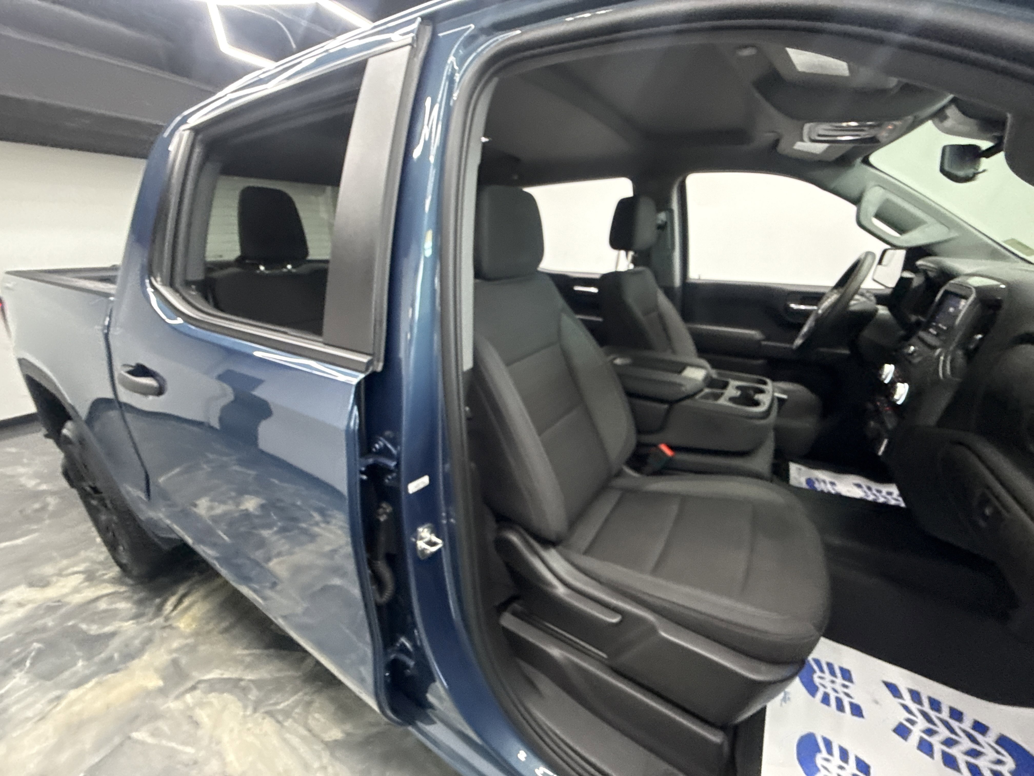Used 2024 GMC Sierra 1500 Pro w/ Graphite Edition AWD/4WD image 18