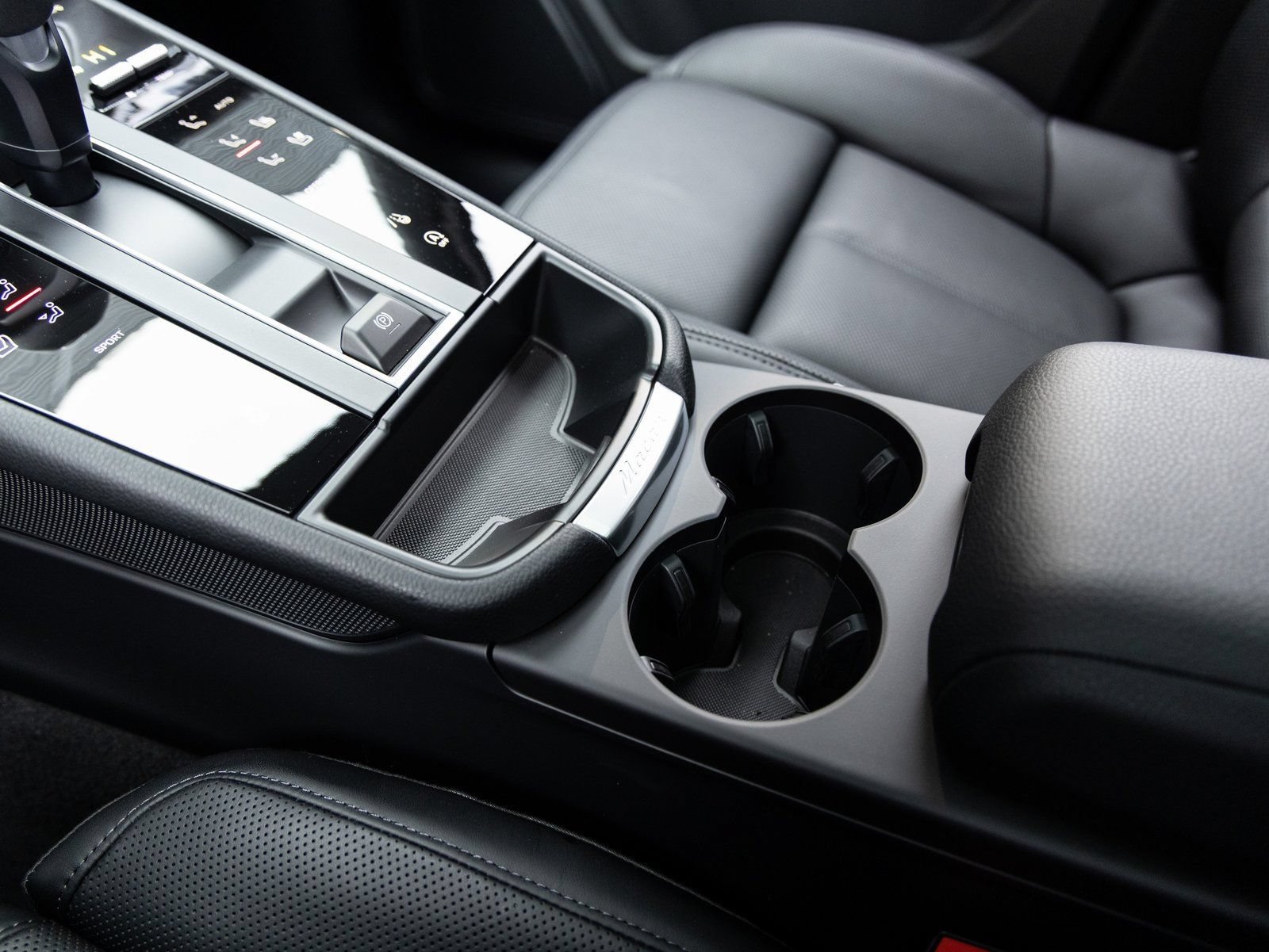 Certified 2026 Porsche Macan AWD/4WD image 18