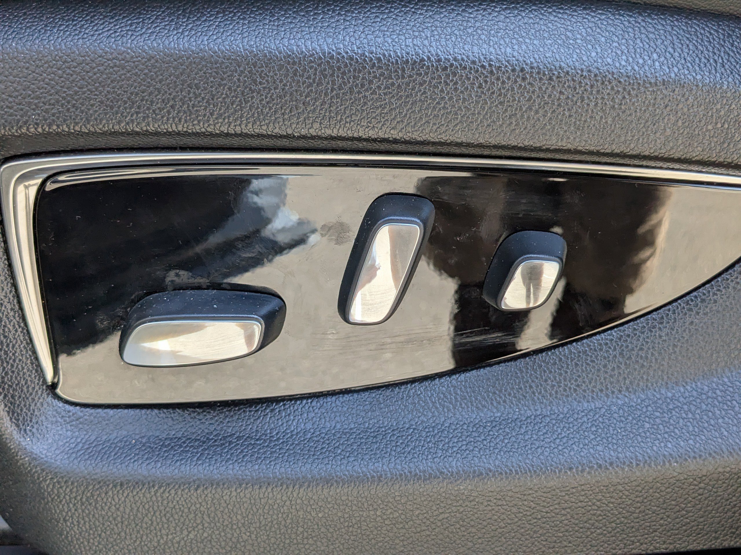 Used 2019 Cadillac Escalade Premium Luxury image 22