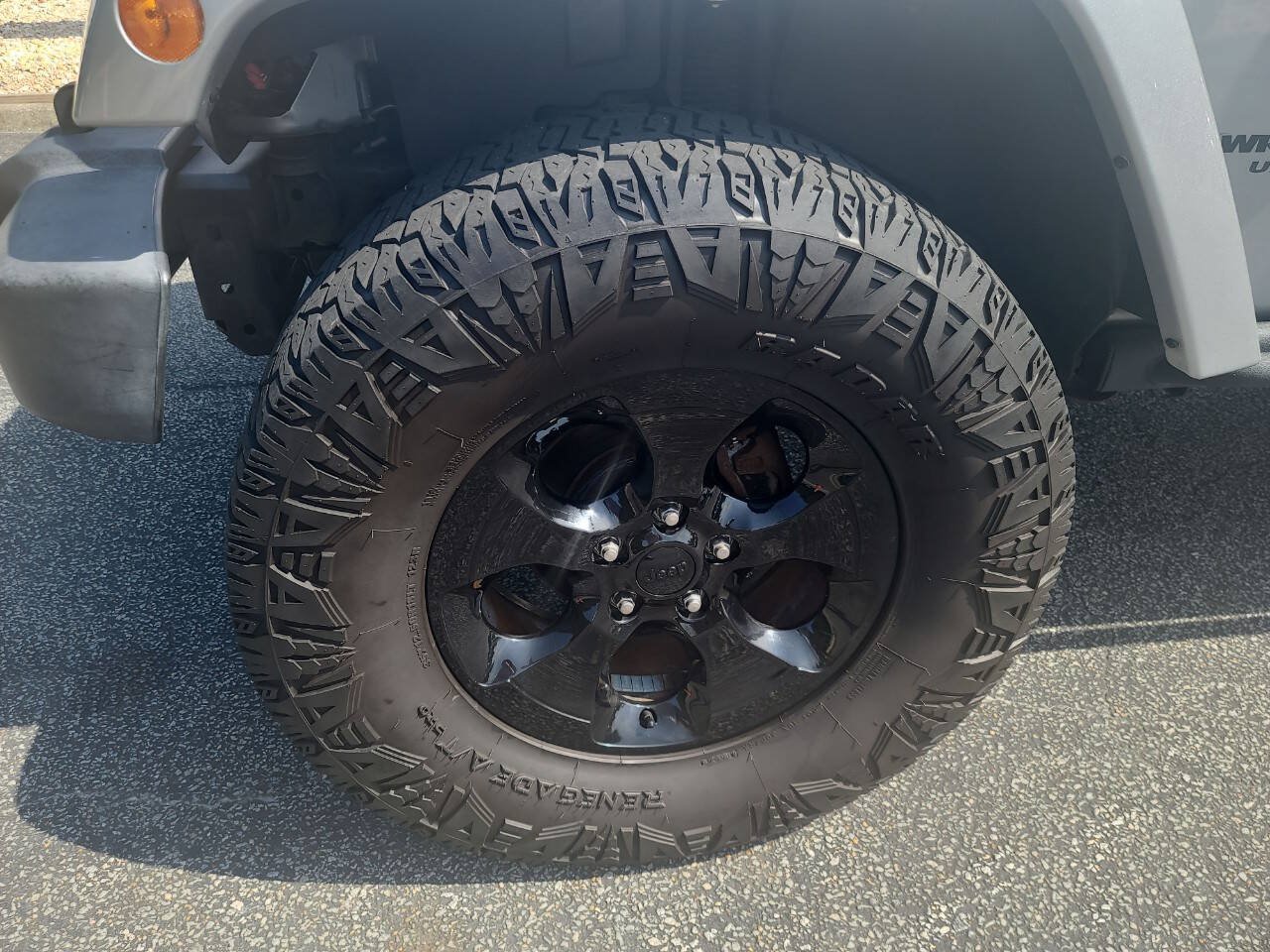 Used 2015 Jeep Wrangler Unlimited Sahara AWD/4WD image 10