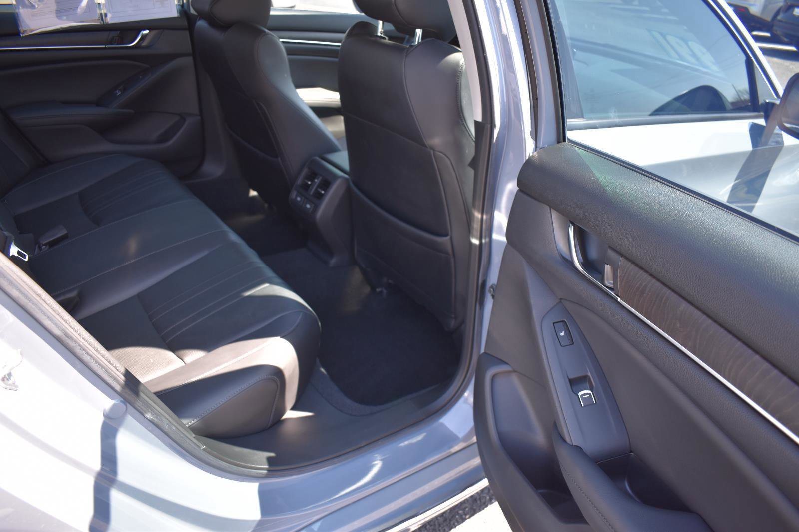 Used 2022 Honda Accord Touring image 16
