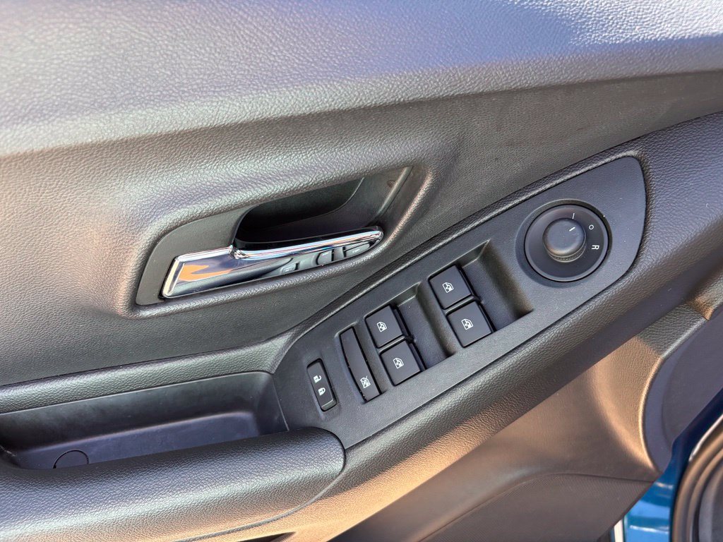 Used 2019 Chevrolet Trax LT w/ LT Convenience Package FWD image 14