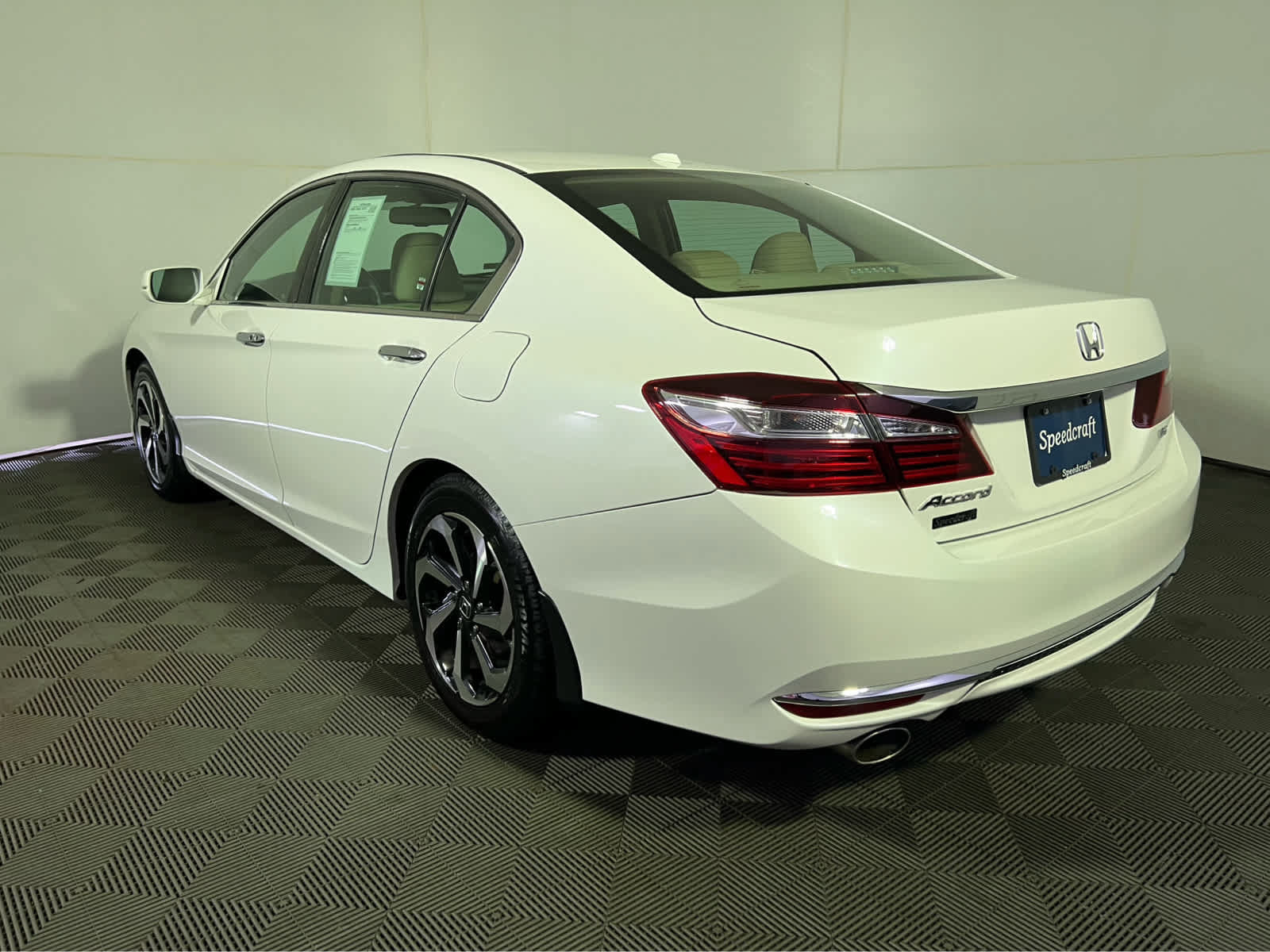 Used 2017 Honda Accord EX-L image 5