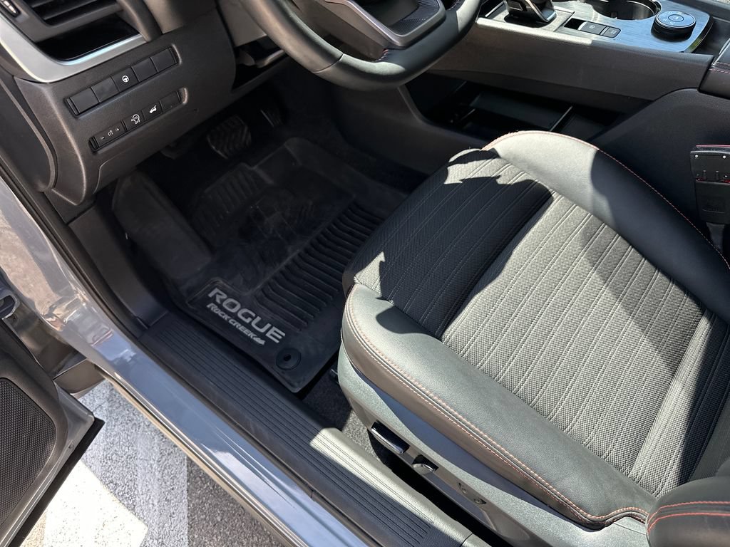 Used 2025 Nissan Rogue SV AWD/4WD image 21