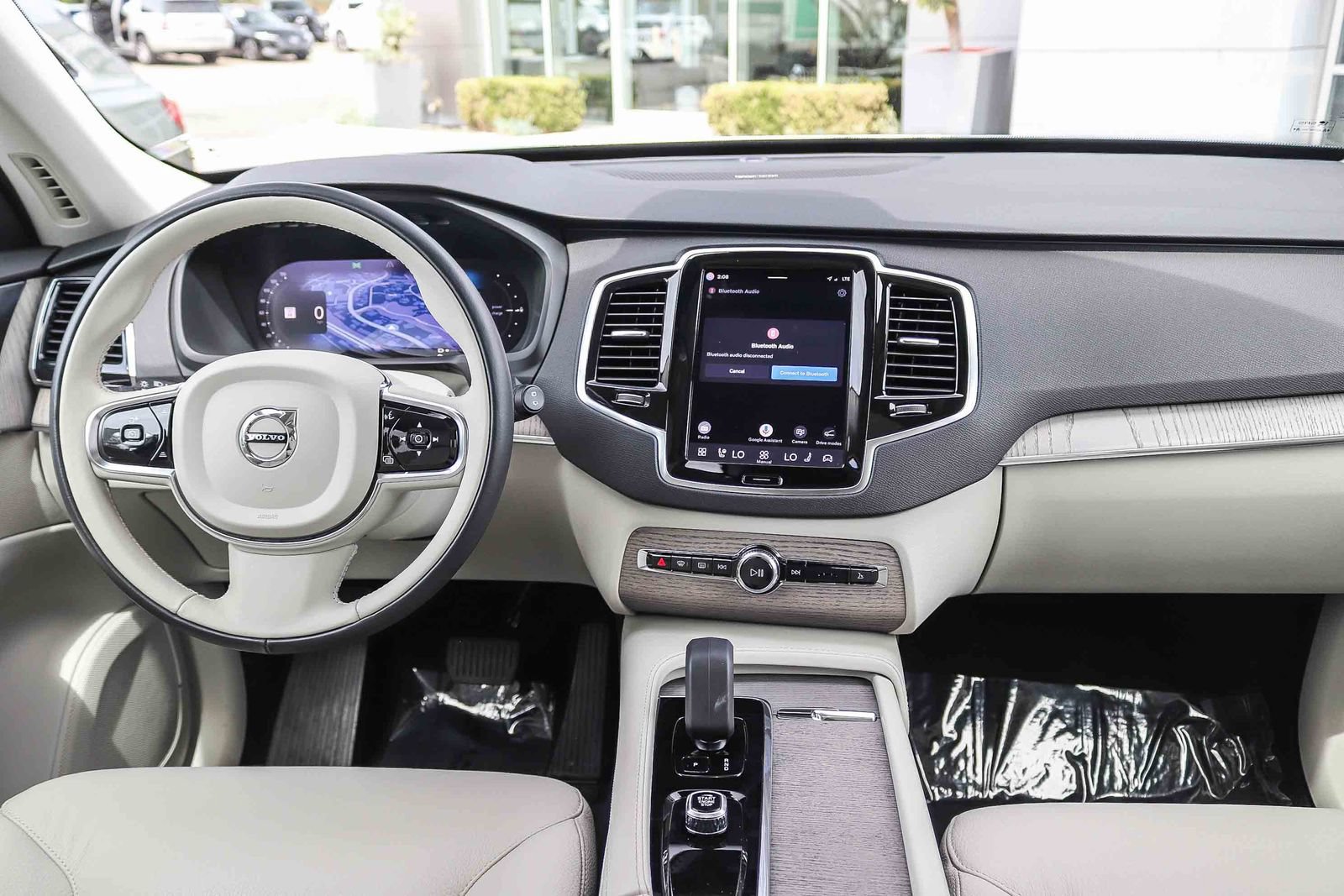 Used 2024 Volvo XC90 T8 Plus w/ Protection Package Premier AWD/4WD image 14