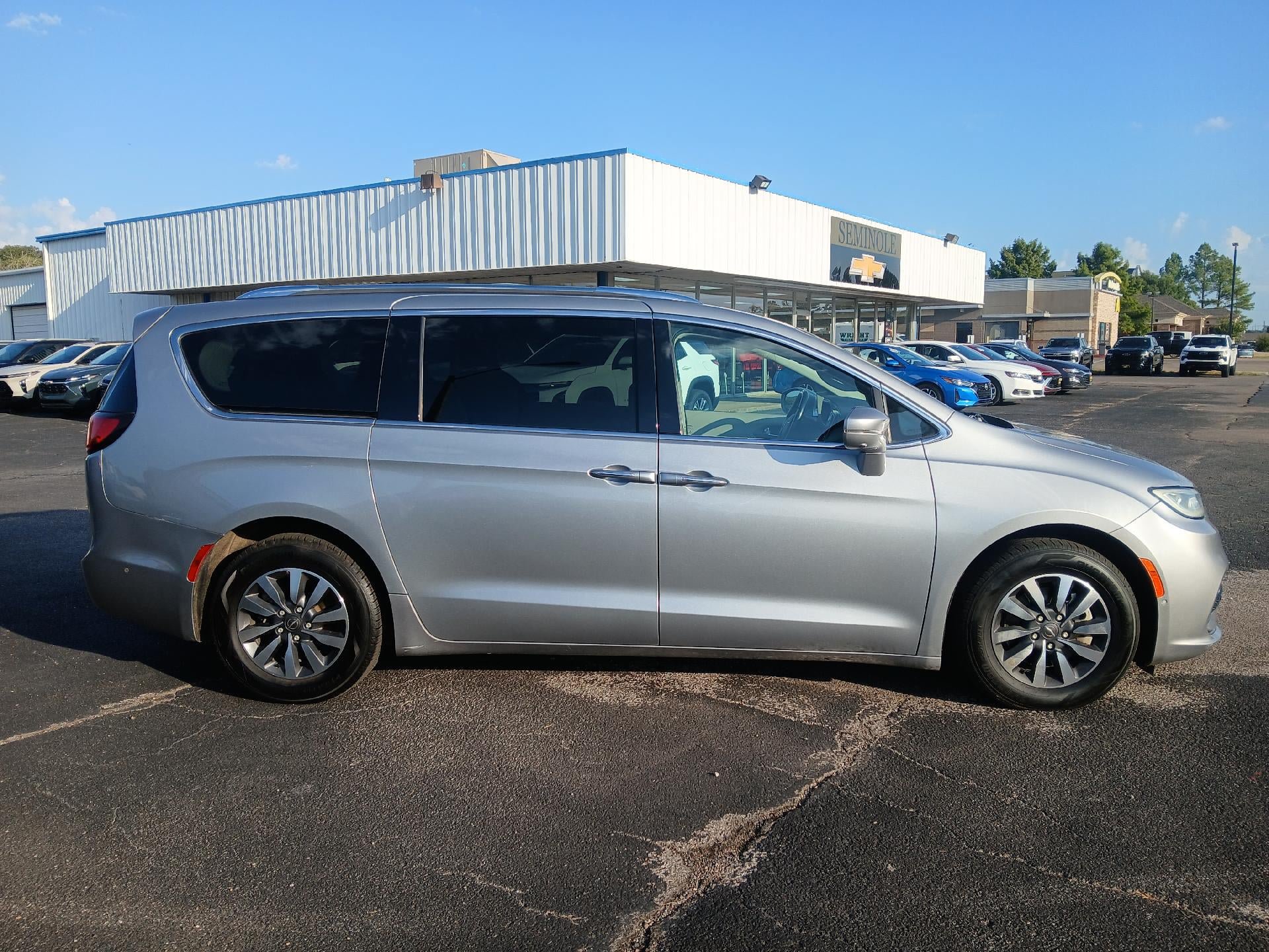 Used 2021 Chrysler Pacifica Touring-L w/ Premium & Safety Sphere Group FWD image 6