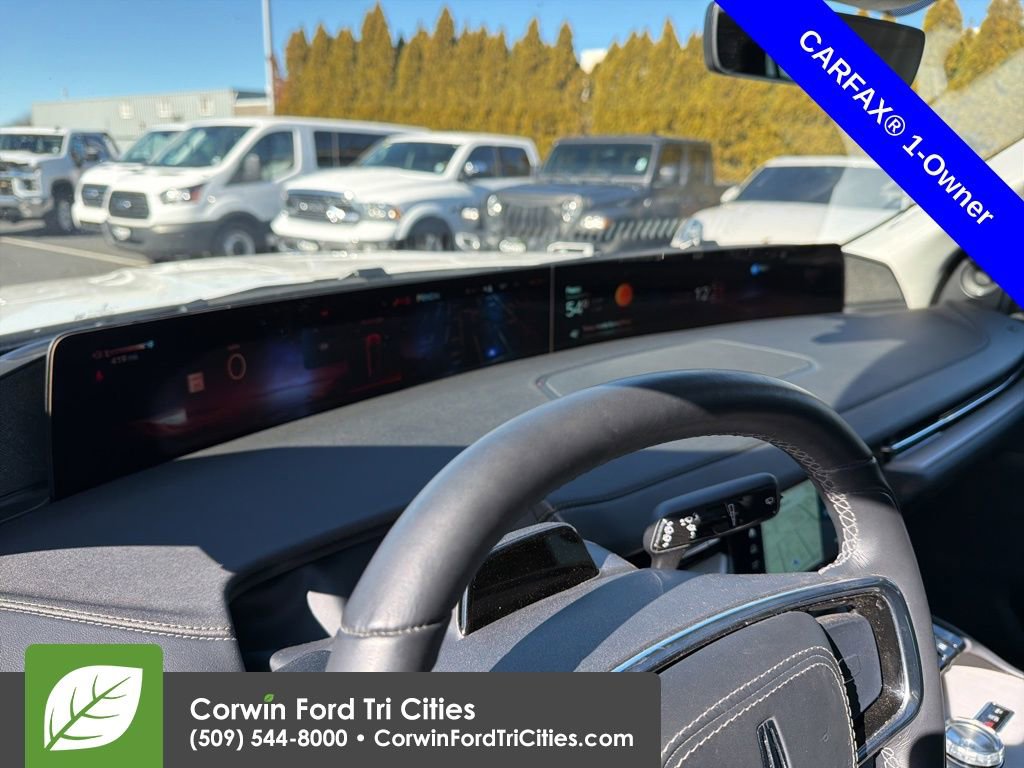 Used 2025 Lincoln Navigator L Reserve image 9