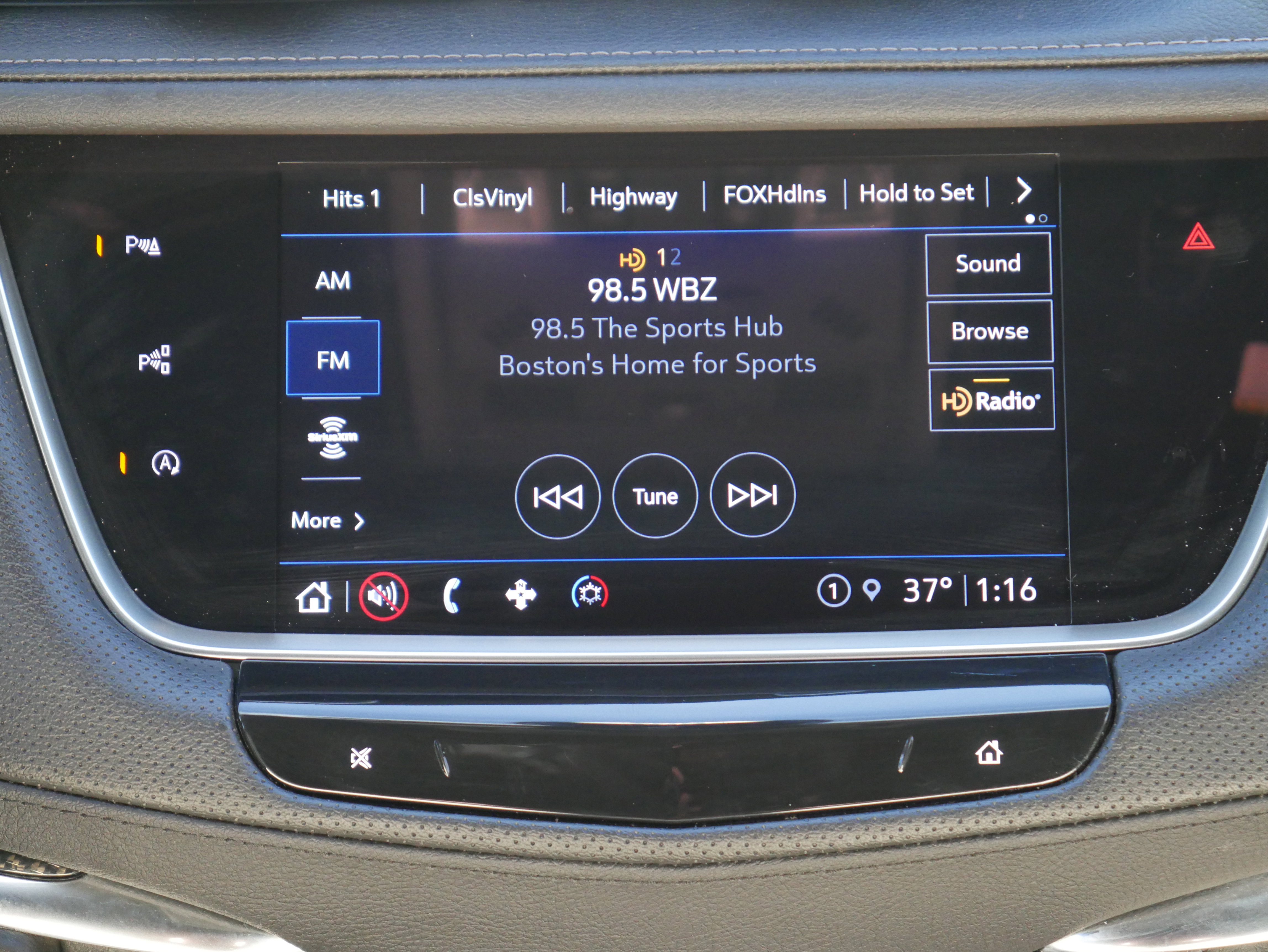 Certified 2022 Cadillac XT5 Sportv w/ Technology Package image 17