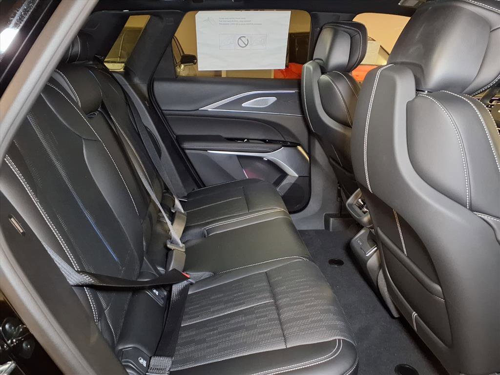 New 2026 Cadillac Lyriq V image 7