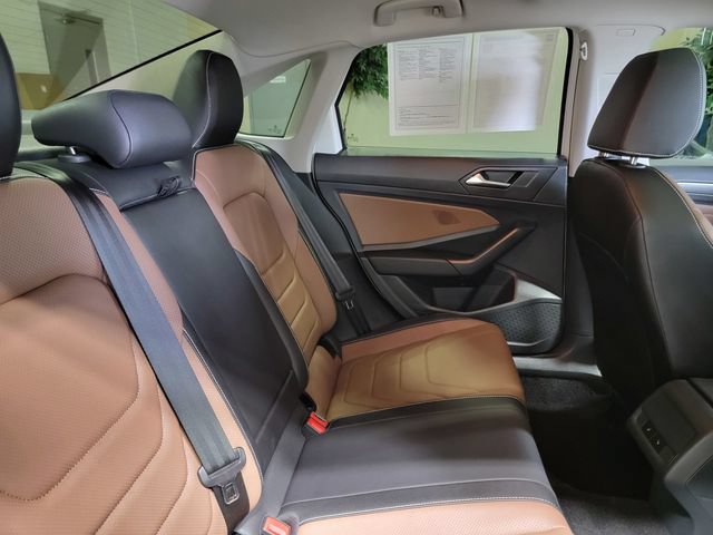 Used 2025 Volkswagen Jetta SEL FWD image 15