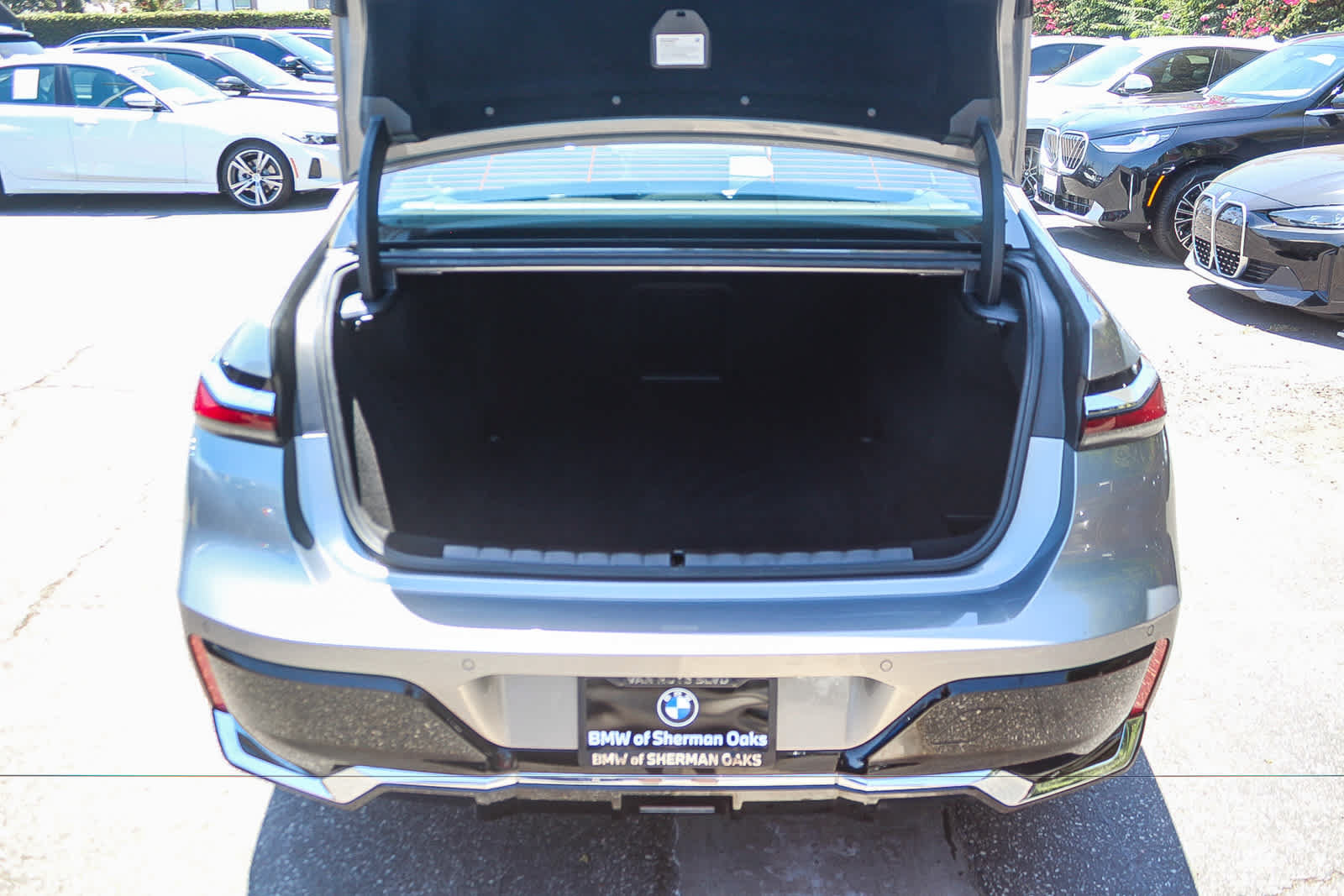 Used 2023 BMW i7 xDrive60 AWD/4WD image 34