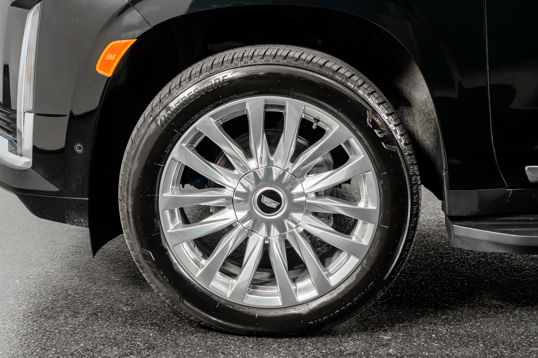 Used 2024 Cadillac Escalade ESV Premium Luxury image 20