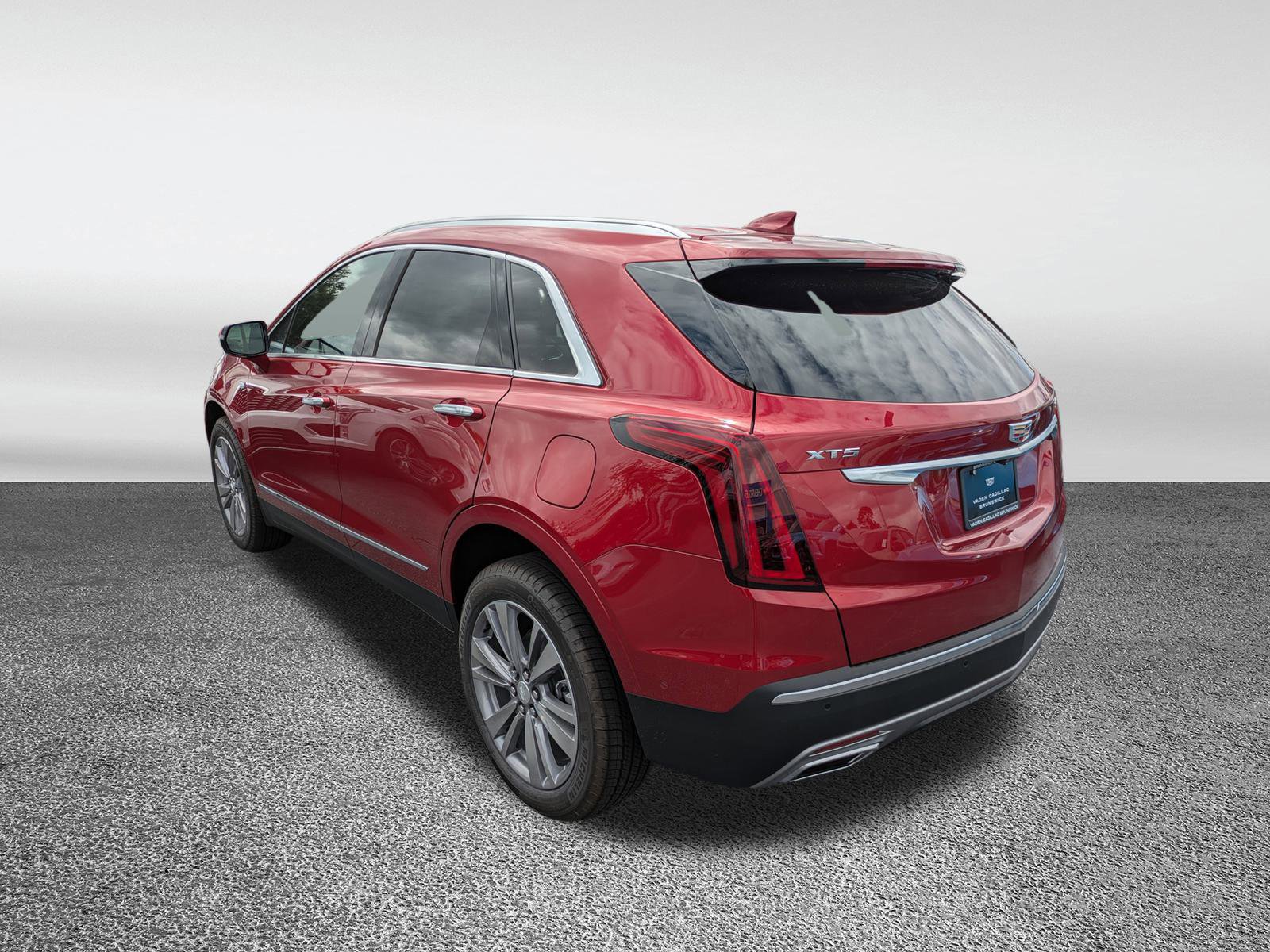 New 2025 Cadillac XT5 Premium Luxury w/ Technology Package FWD image 27