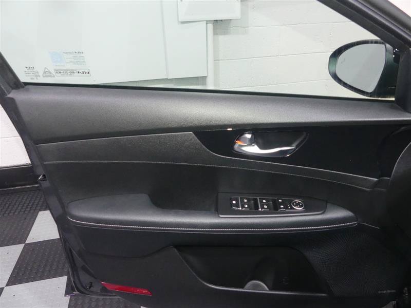 Used 2023 Kia Forte GT-Line w/ GT-Line Premium Package FWD image 18