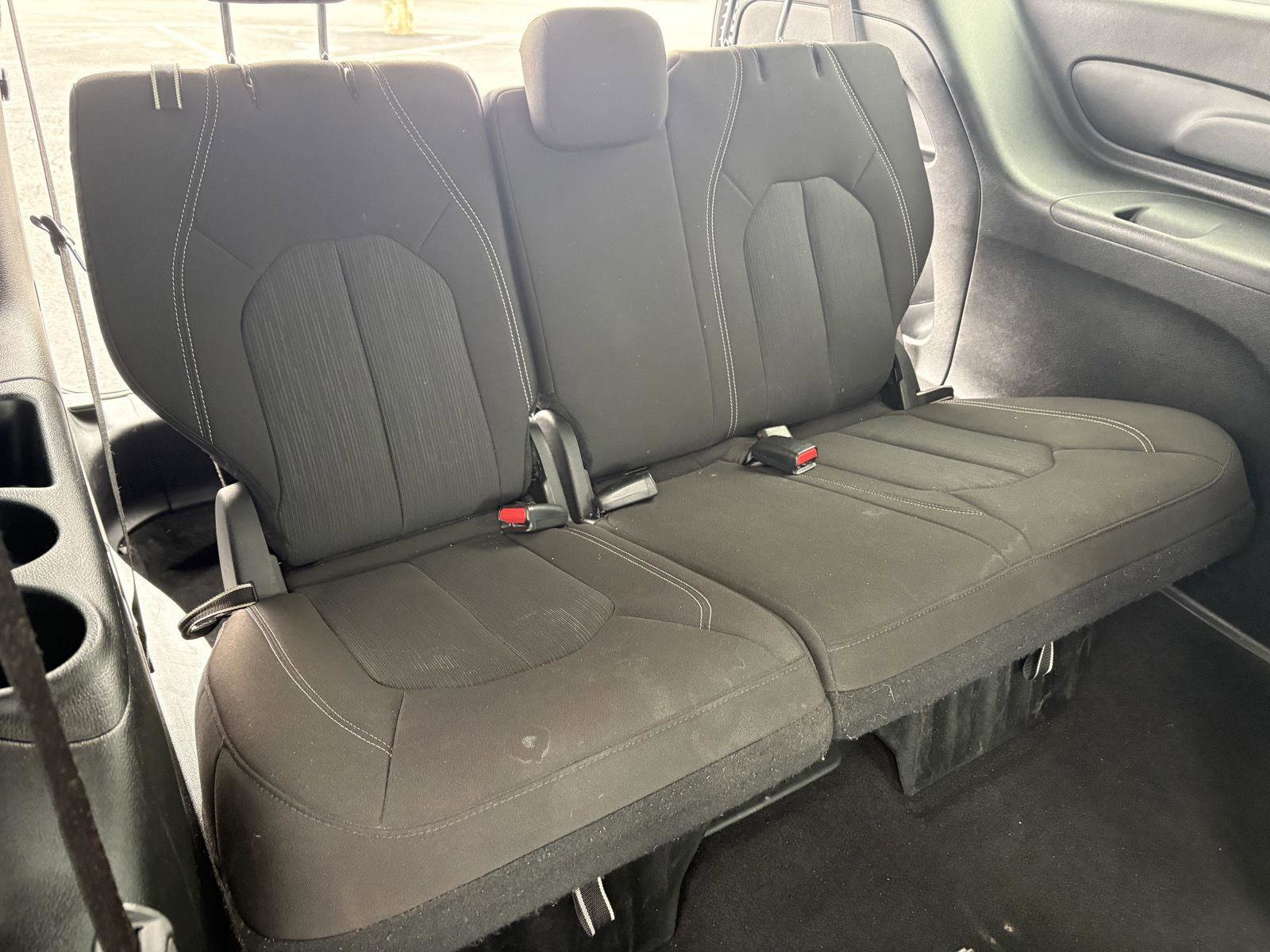 Used 2023 Chrysler Pacifica Touring image 15