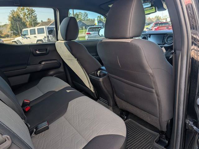 Used 2022 Toyota Tacoma TRD Off-Road AWD/4WD image 21