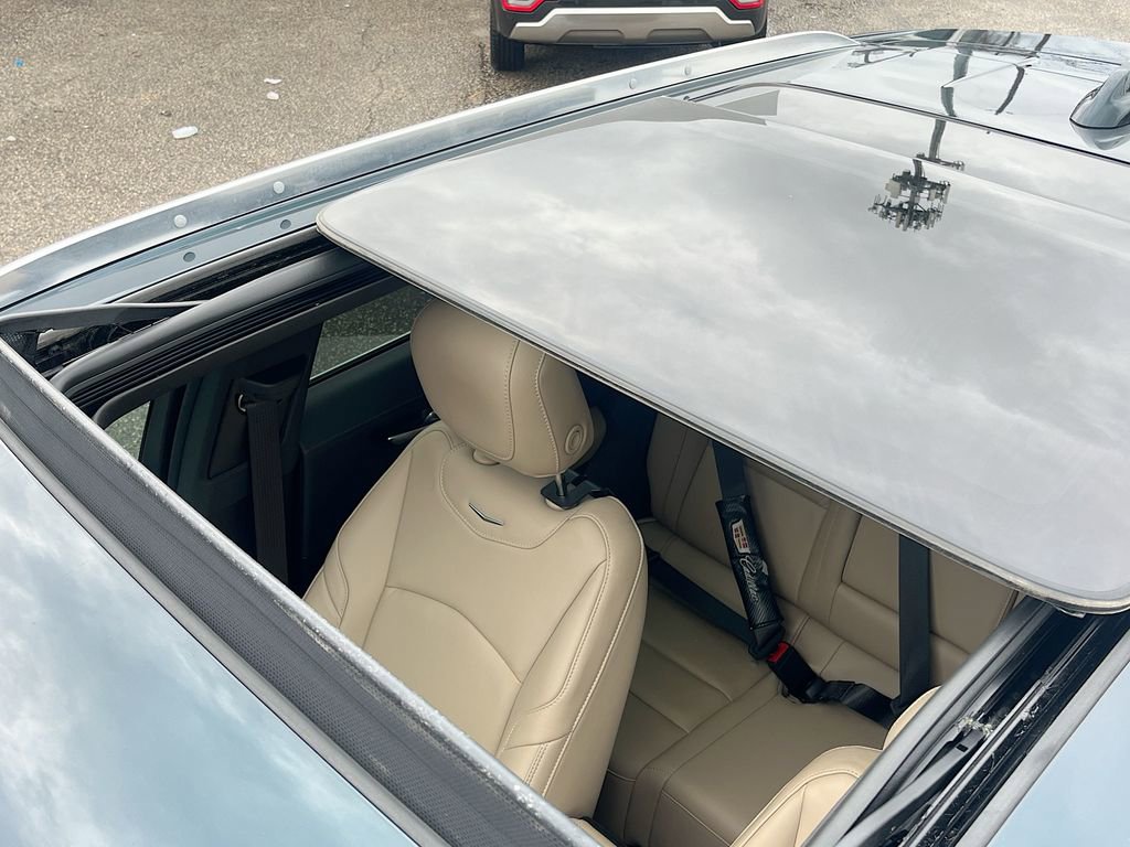 Used 2024 Cadillac XT4 Luxury w/ Cold Weather Package FWD image 22