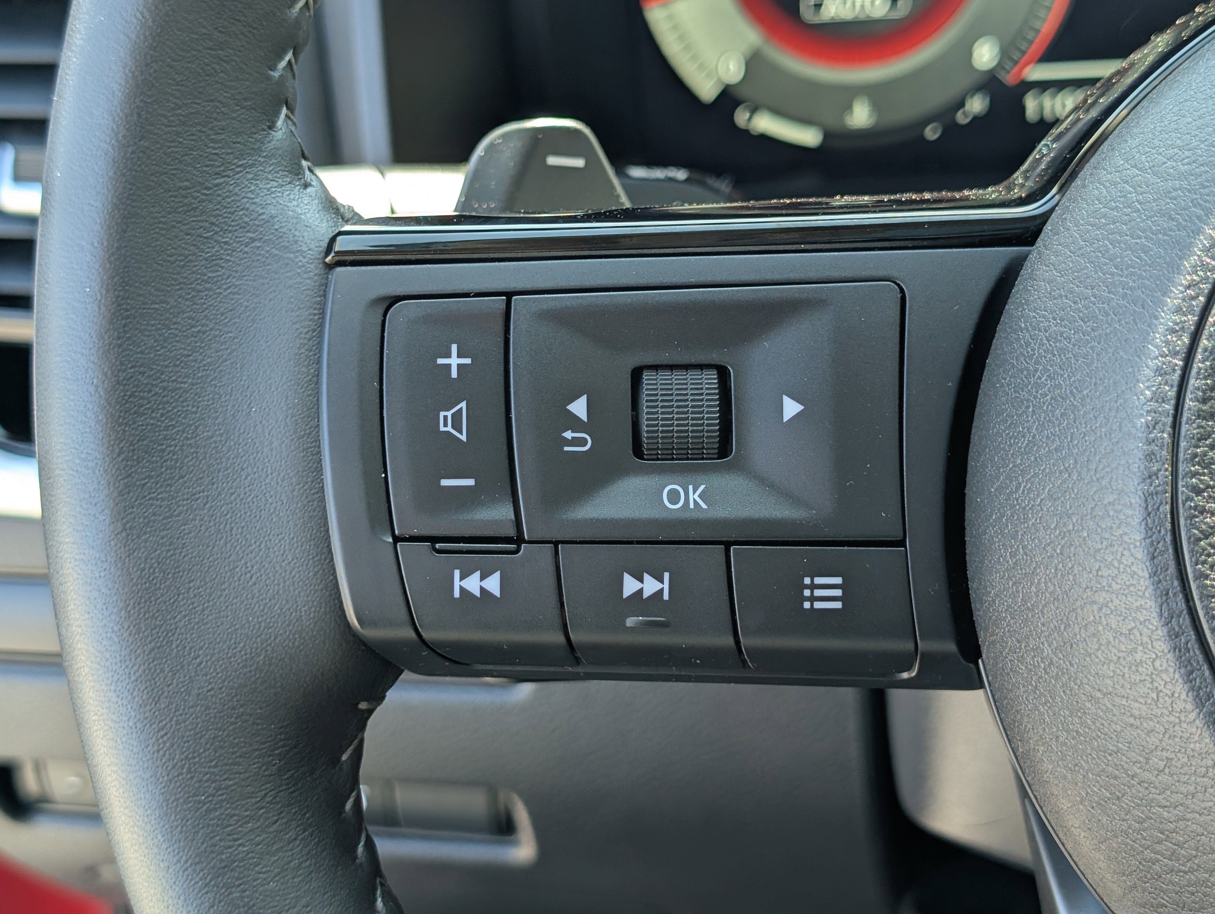 Used 2024 Nissan Rogue SL w/ SL Premium Package image 23