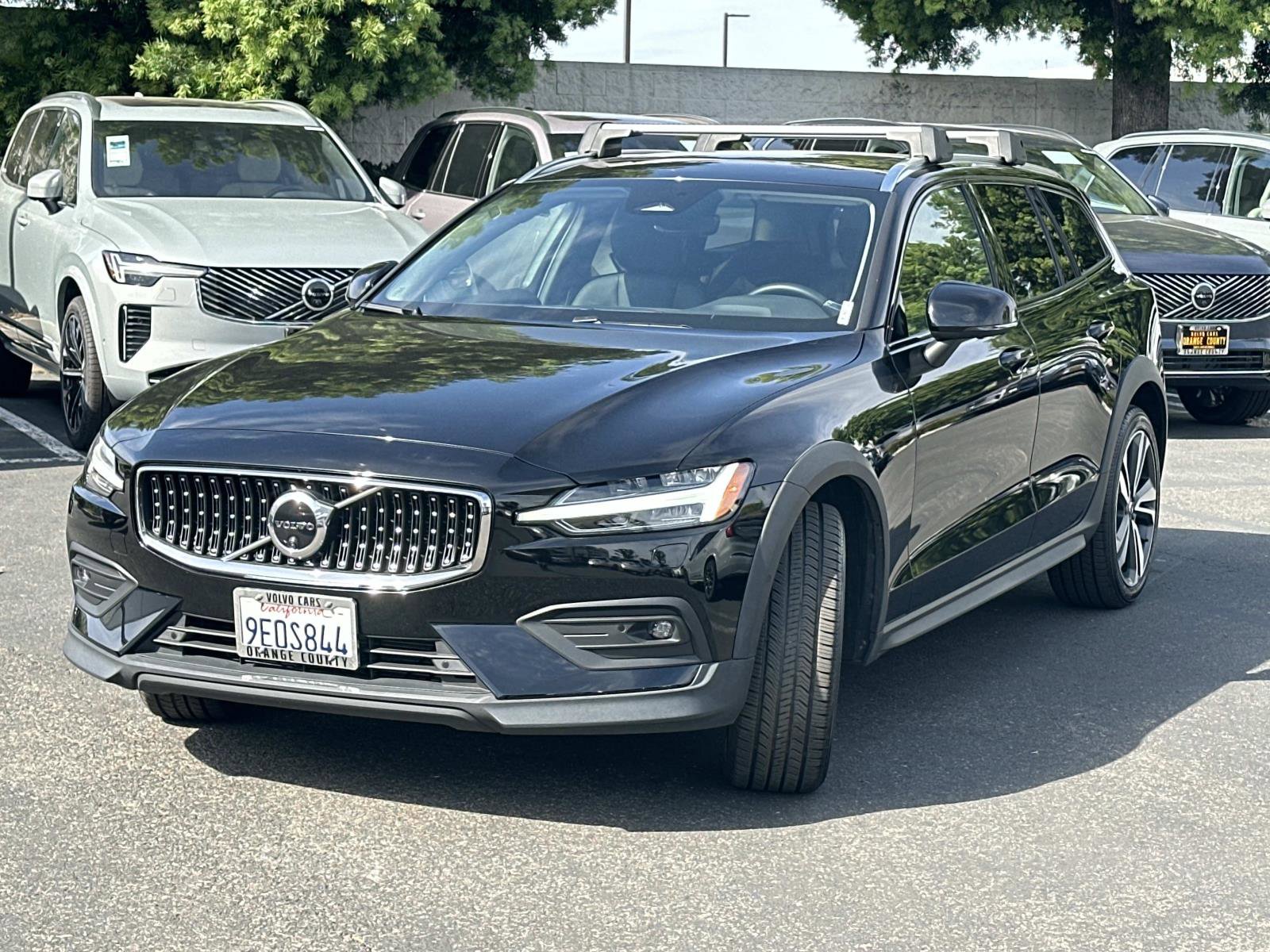 Certified 2023 Volvo V60 B5 Cross Country Plus w/ Climate Package image 8