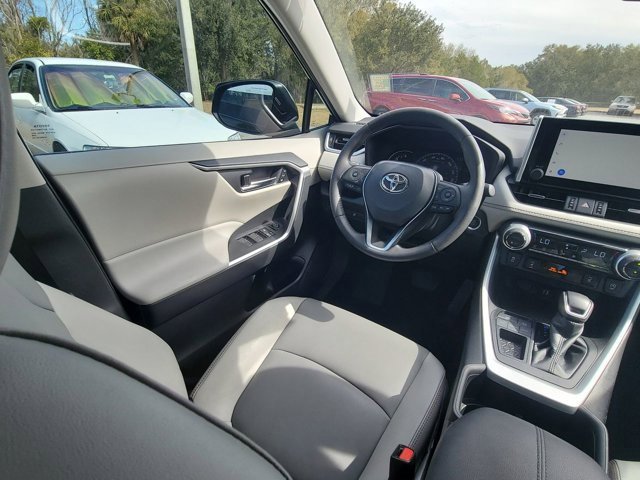 Used 2023 Toyota RAV4 XLE Premium image 7
