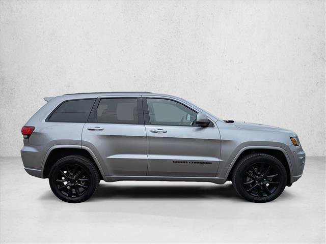Used 2021 Jeep Grand Cherokee Laredo X AWD/4WD image 4