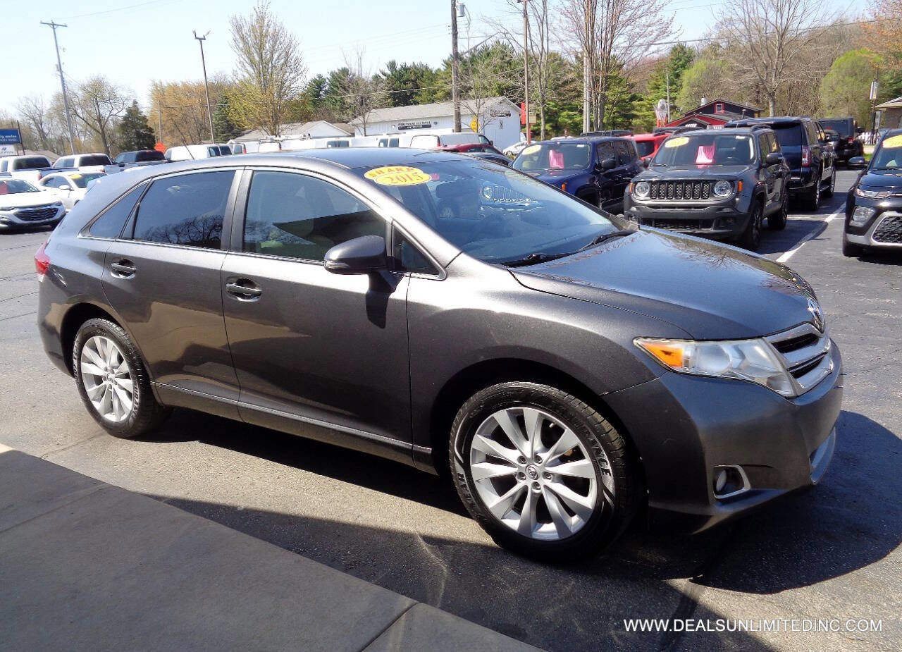 Used 2015 Toyota Venza LE FWD image 2