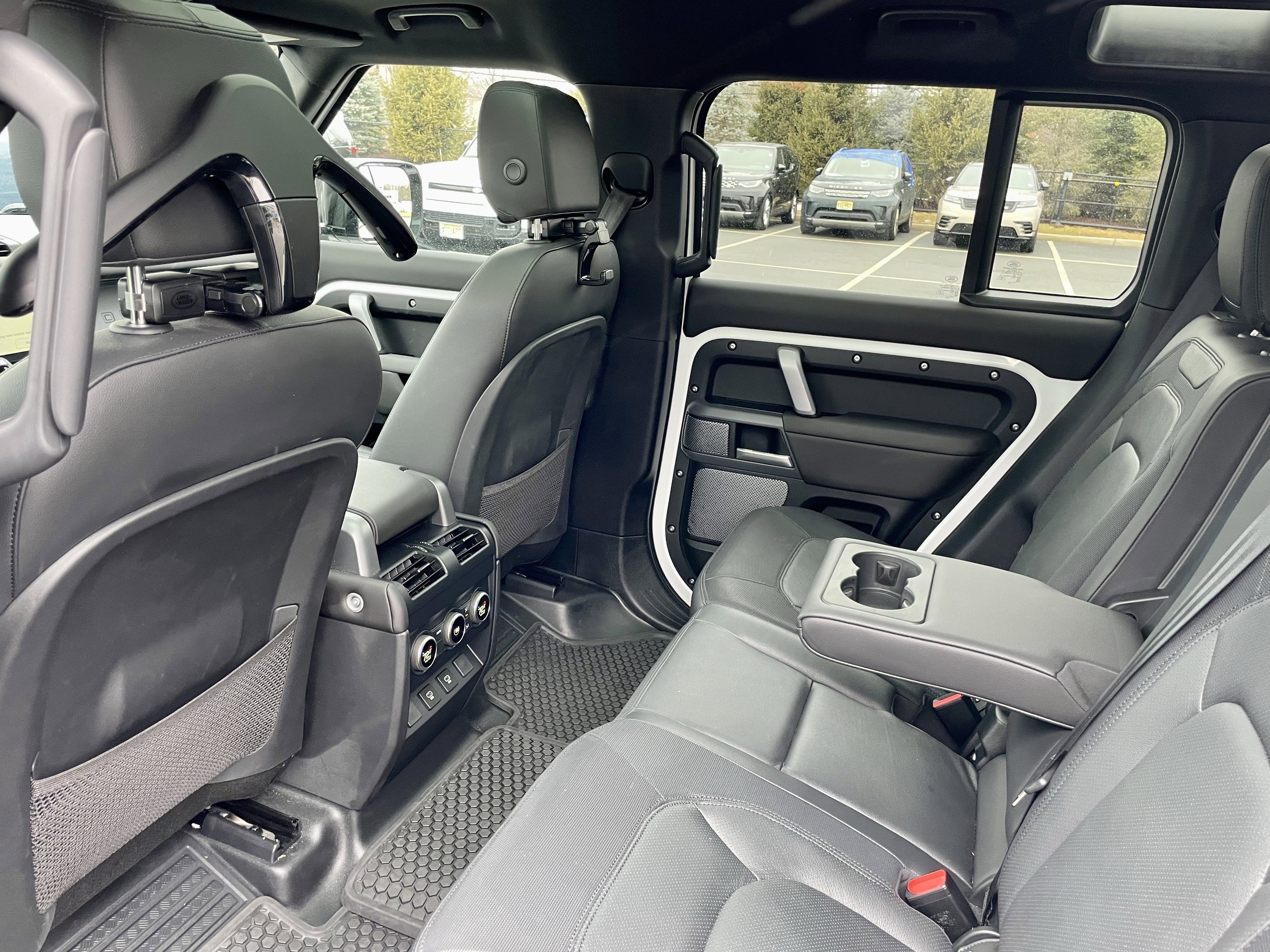 Used 2024 Land Rover Defender 110 X-Dynamic SE image 28