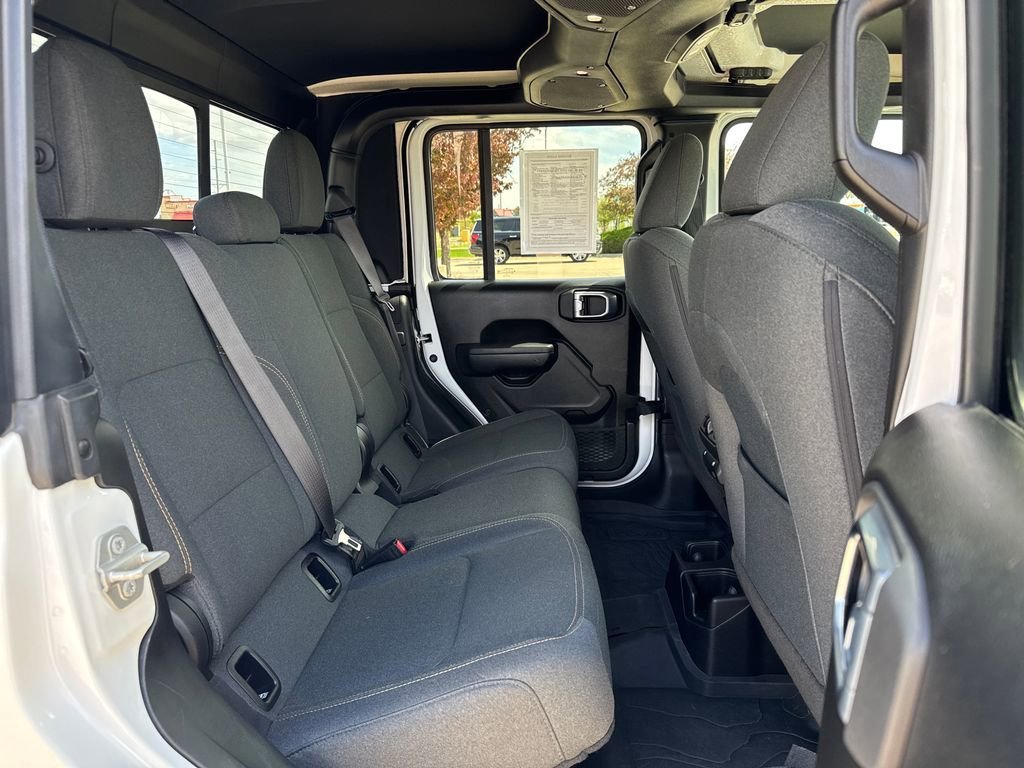Used 2024 Jeep Gladiator Sport AWD/4WD image 33