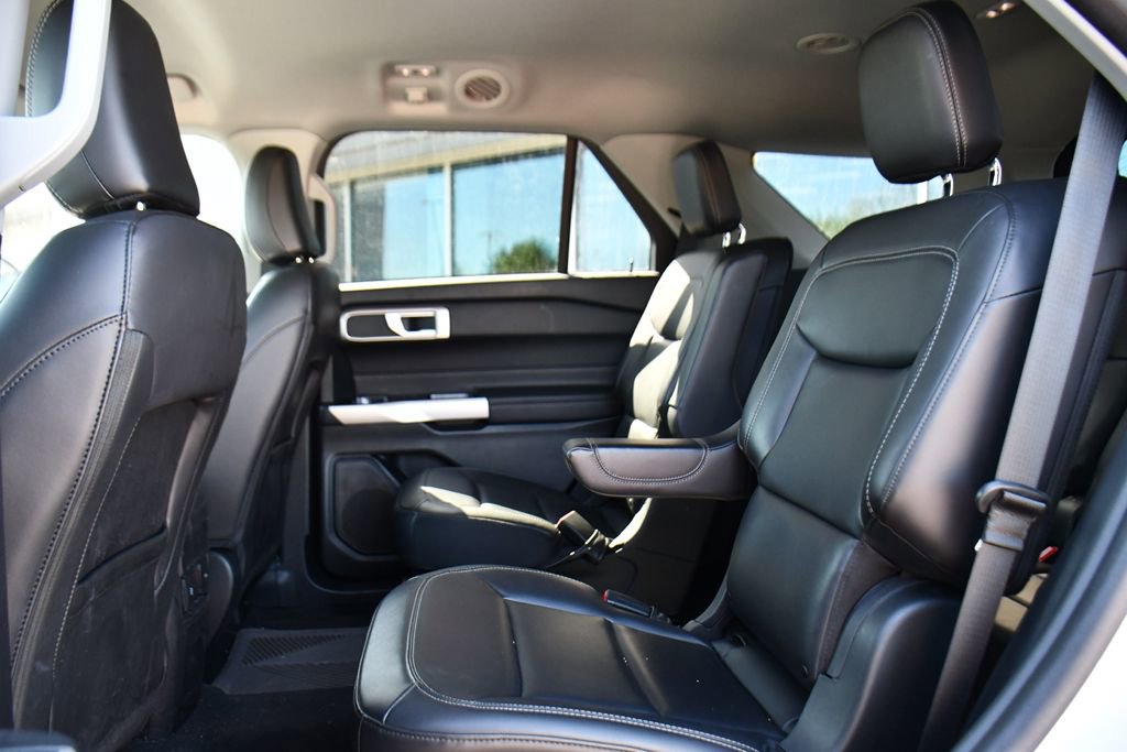 Used 2023 Ford Explorer XLT w/ Equipment Group 202A AWD/4WD image 21