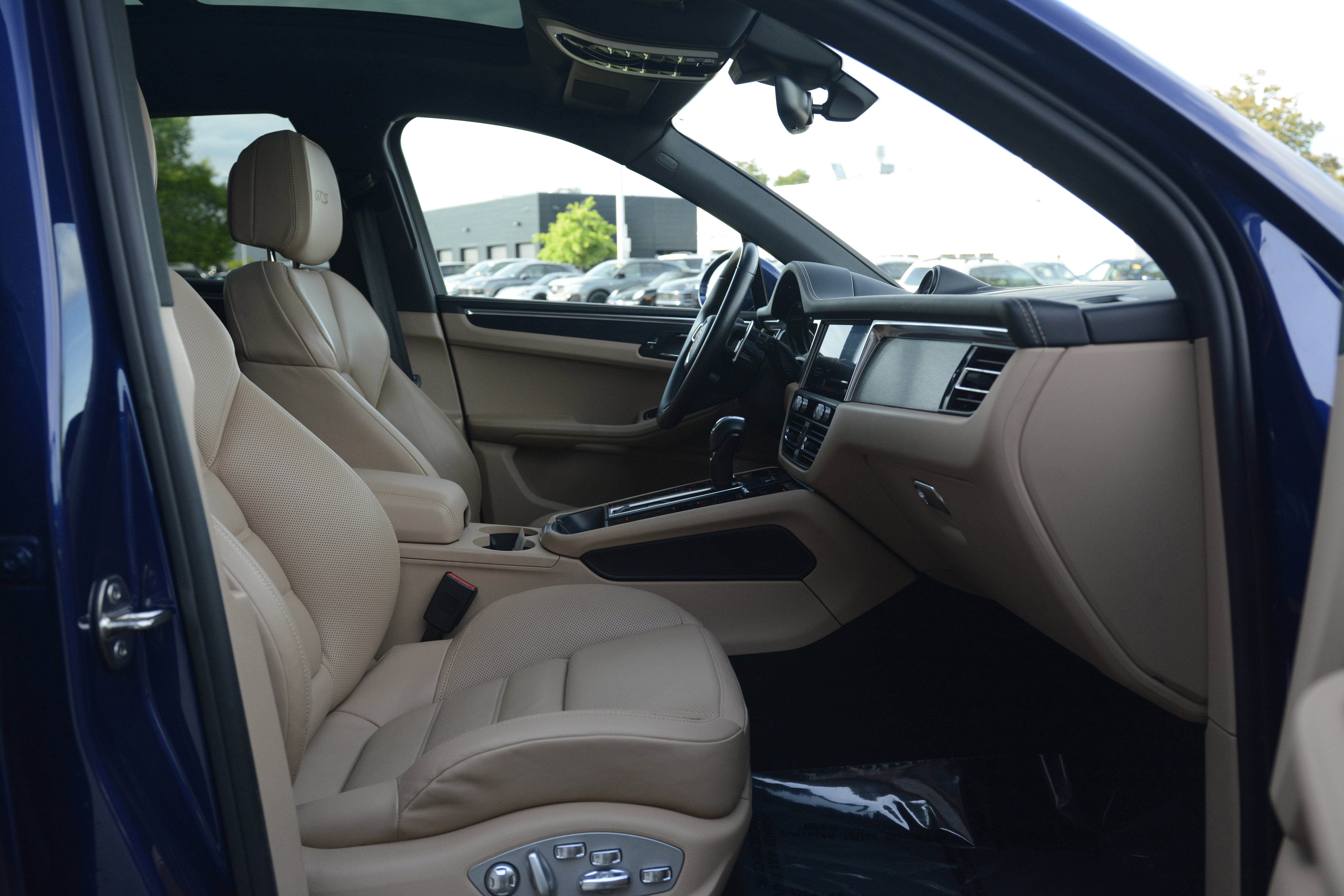 Certified 2022 Porsche Macan GTS AWD/4WD image 28