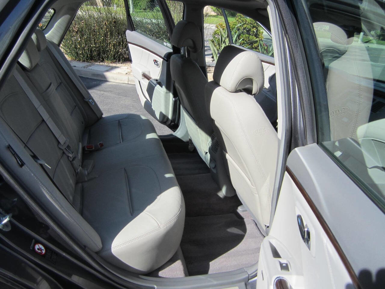 Used 2011 Hyundai Azera Limited image 16