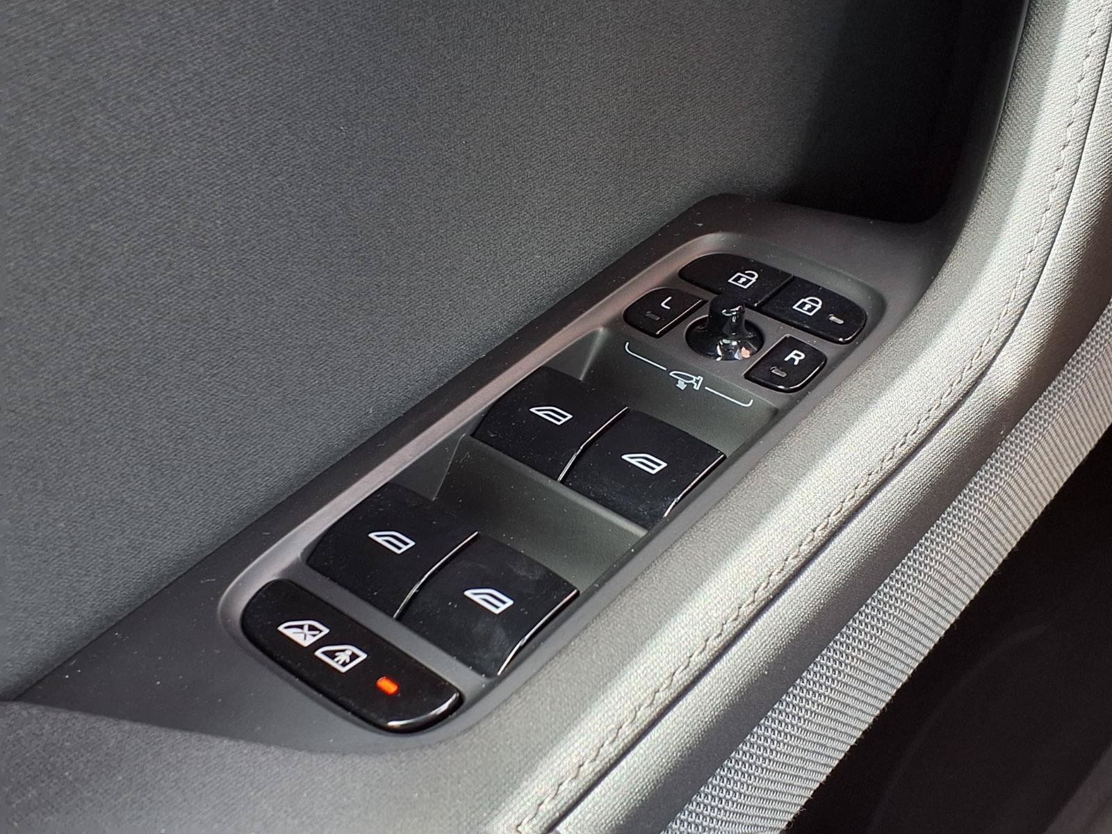 Used 2024 Polestar Polestar 2 RWD image 31