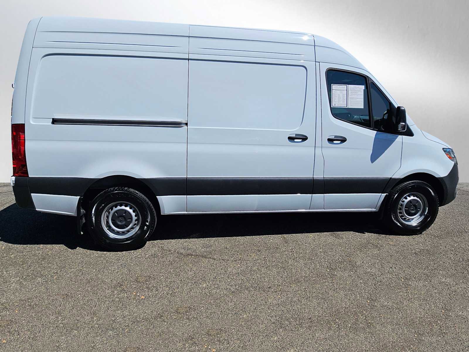 Used 2025 Mercedes-Benz Sprinter 2500 image 4