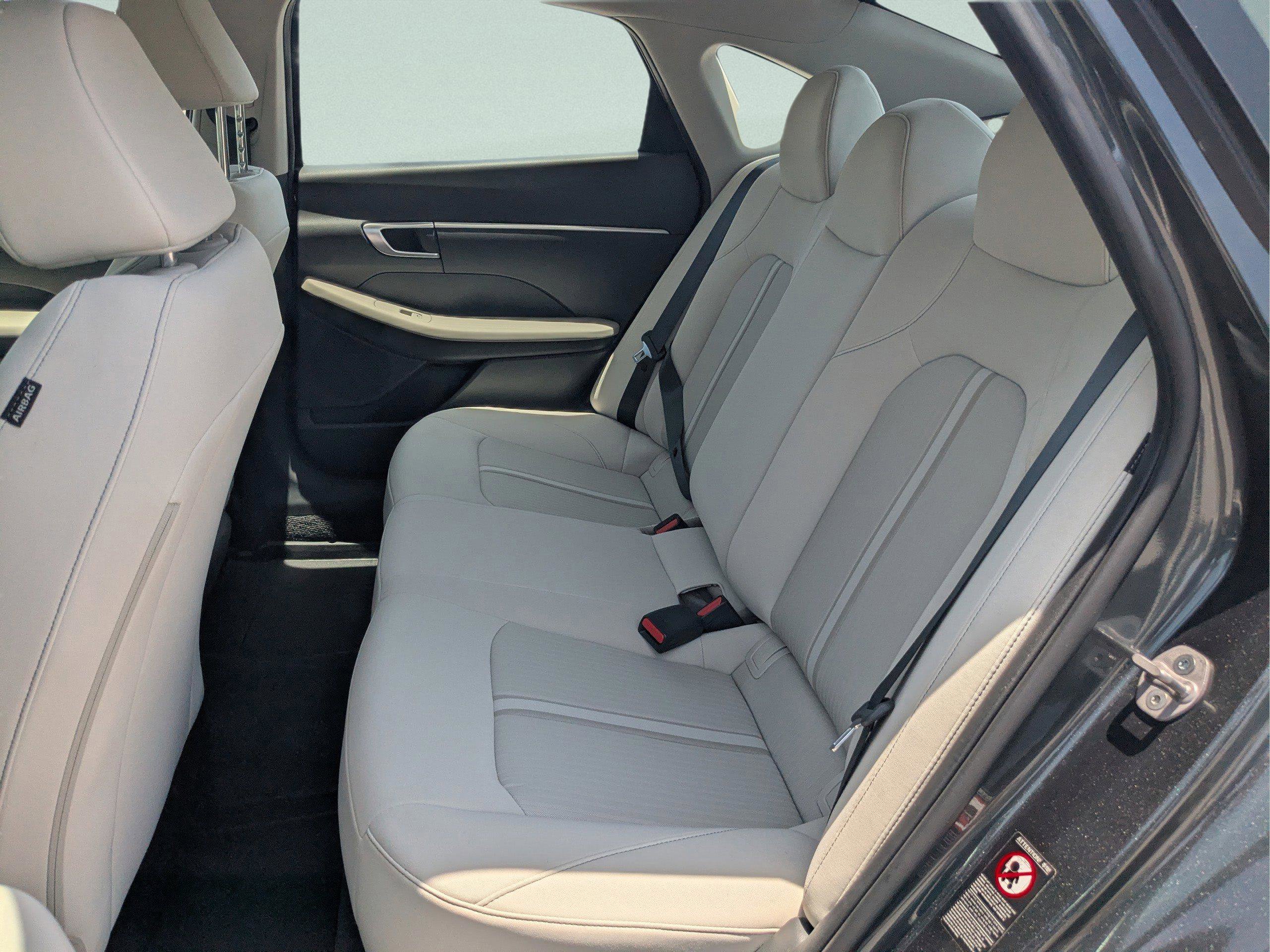 Used 2023 Hyundai Sonata SE w/ Preferred Accessory Package FWD image 10