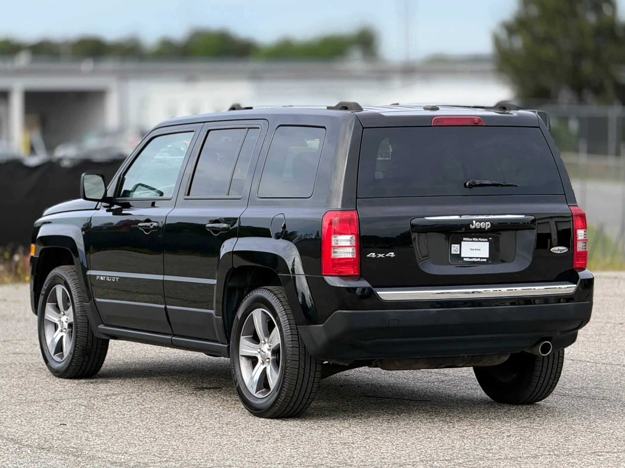 Used 2017 Jeep Patriot High Altitude AWD/4WD image 10
