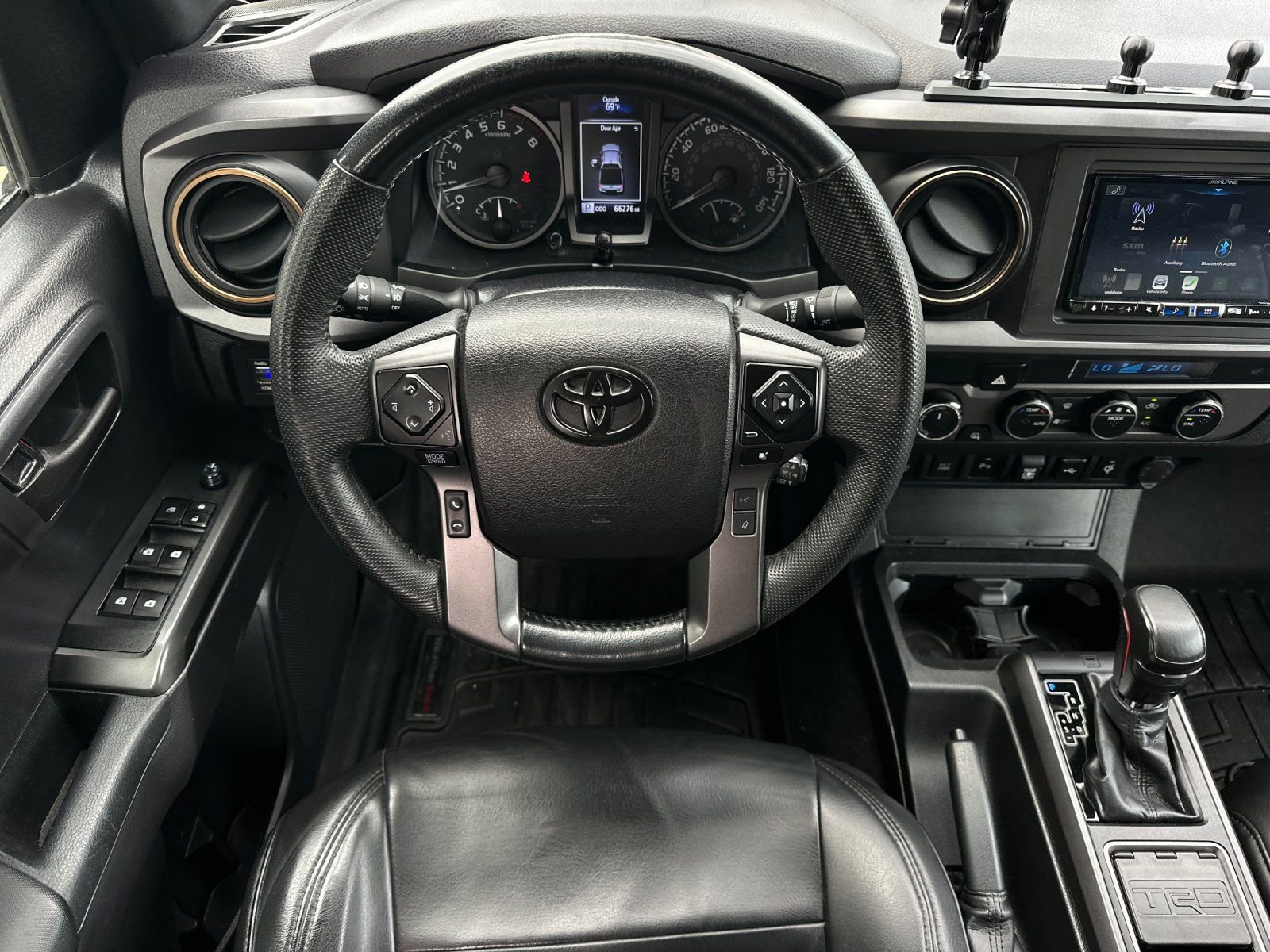 Used 2022 Toyota Tacoma TRD Off-Road w/ Technology Package AWD/4WD image 13