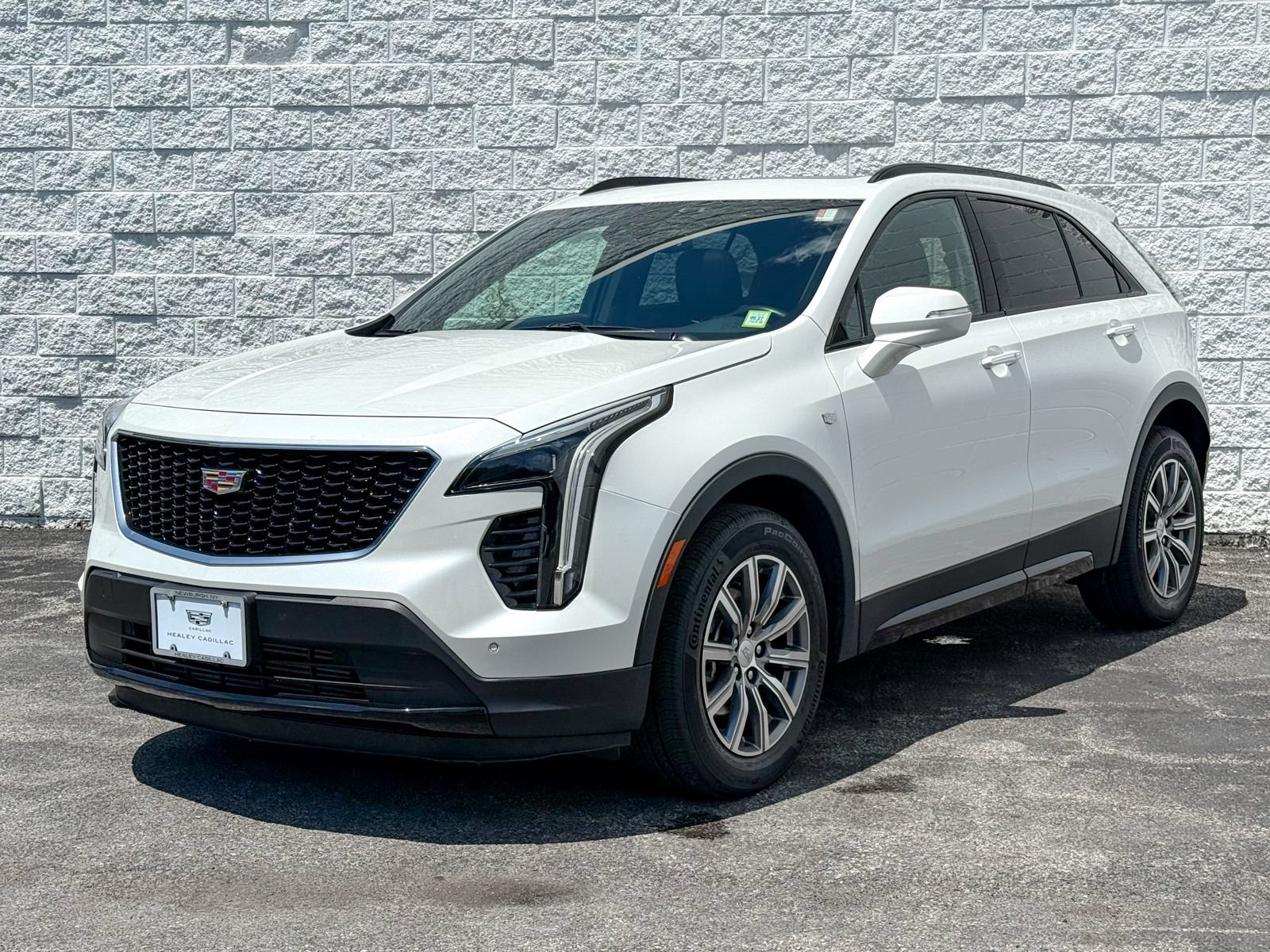 Used 2023 Cadillac XT4 Sport w/ Driver Assist Package AWD/4WD image 3