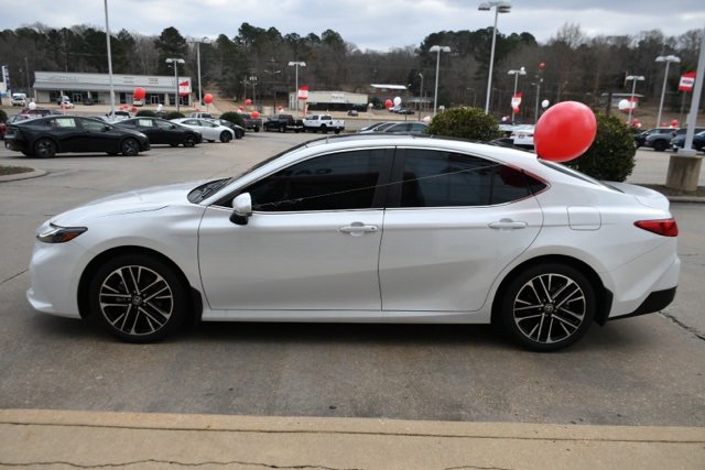 Used 2025 Toyota Camry XLE image 2